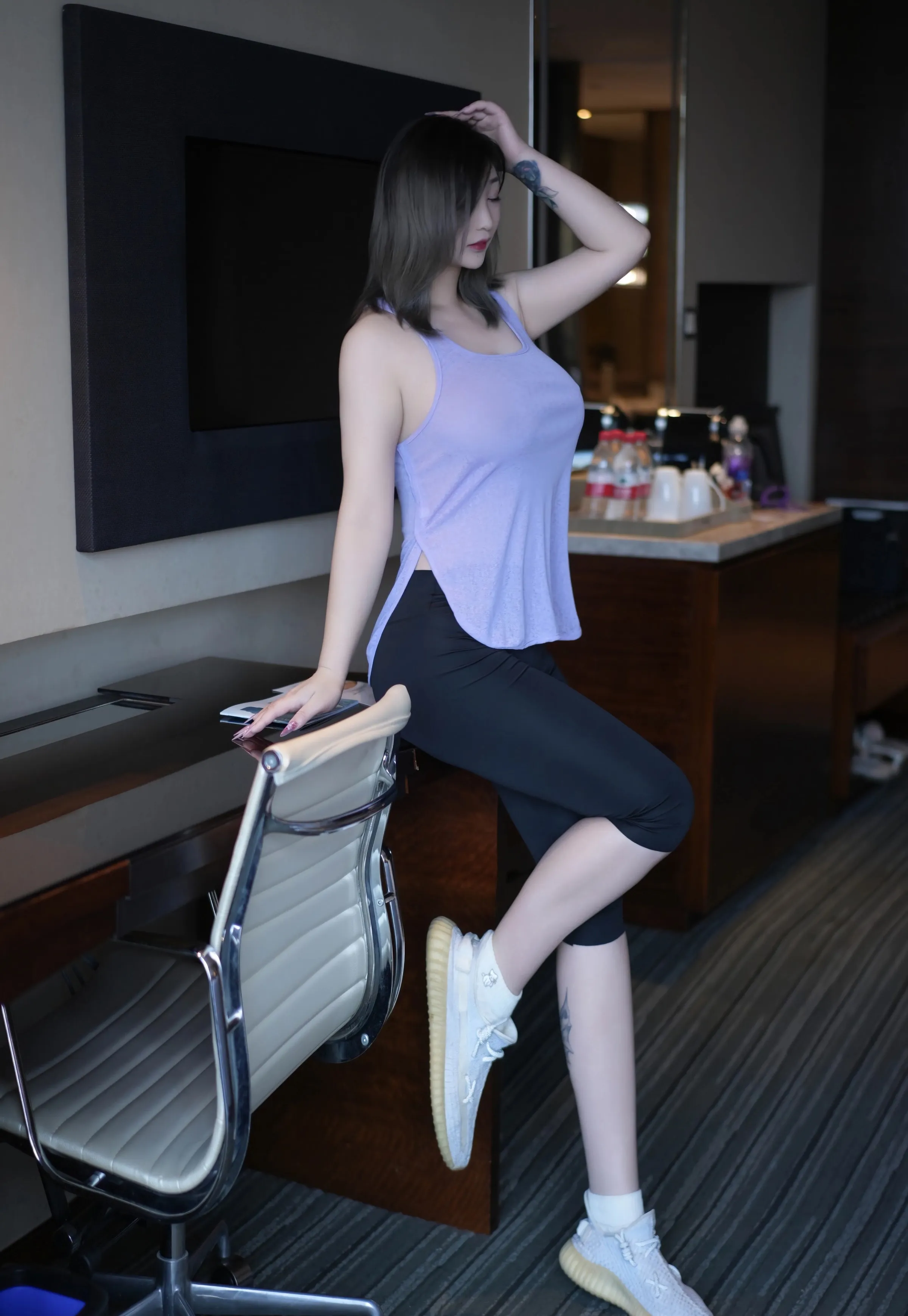 [XiuRen秀人网] 2025.08.22 No.10682 妲己_Toxic 紫灰色上衣 性感写真 [85+1P]