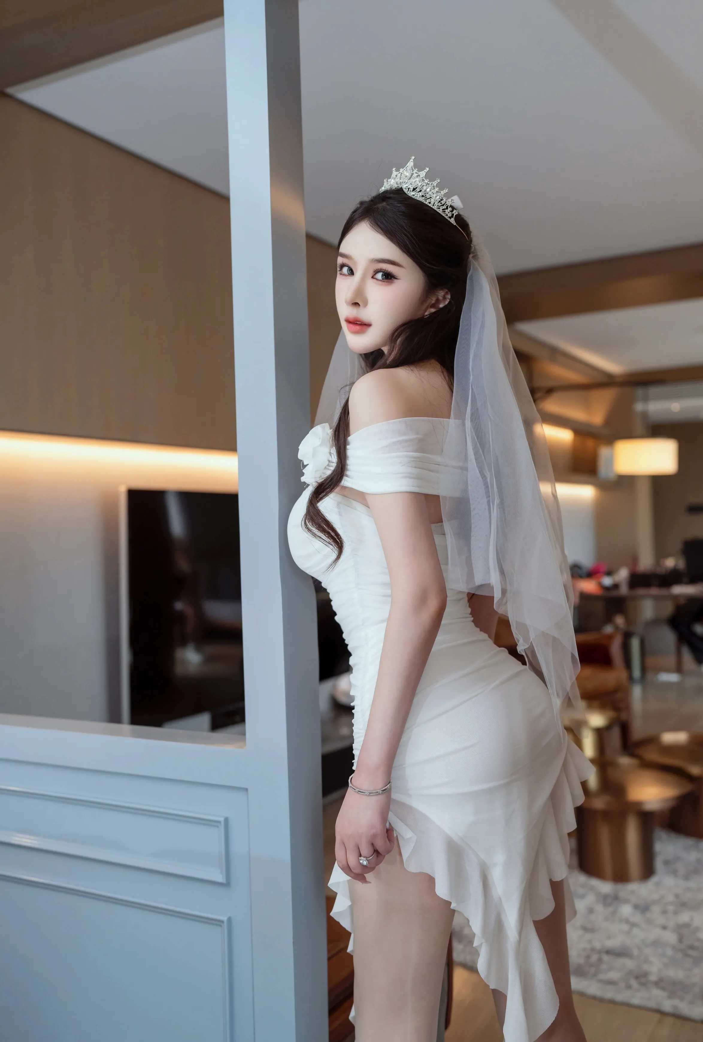 [XINGYAN星颜社] 2025.08.22 VOL.388 李丽莎 白色婚纱 肉色丝袜 性感写真 [61+1P]