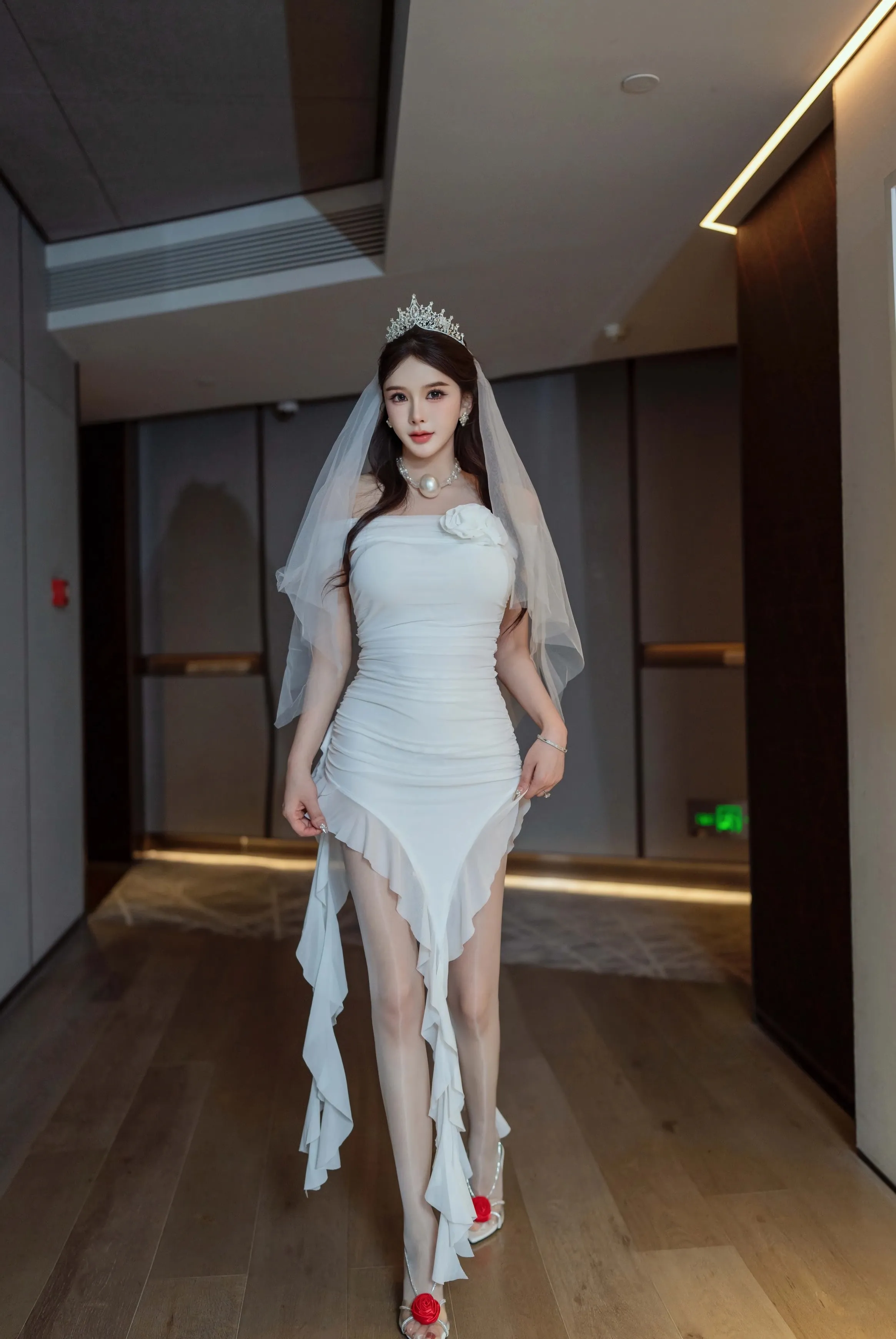 [XINGYAN星颜社] 2025.08.22 VOL.388 李丽莎 白色婚纱 肉色丝袜 性感写真 [61+1P]