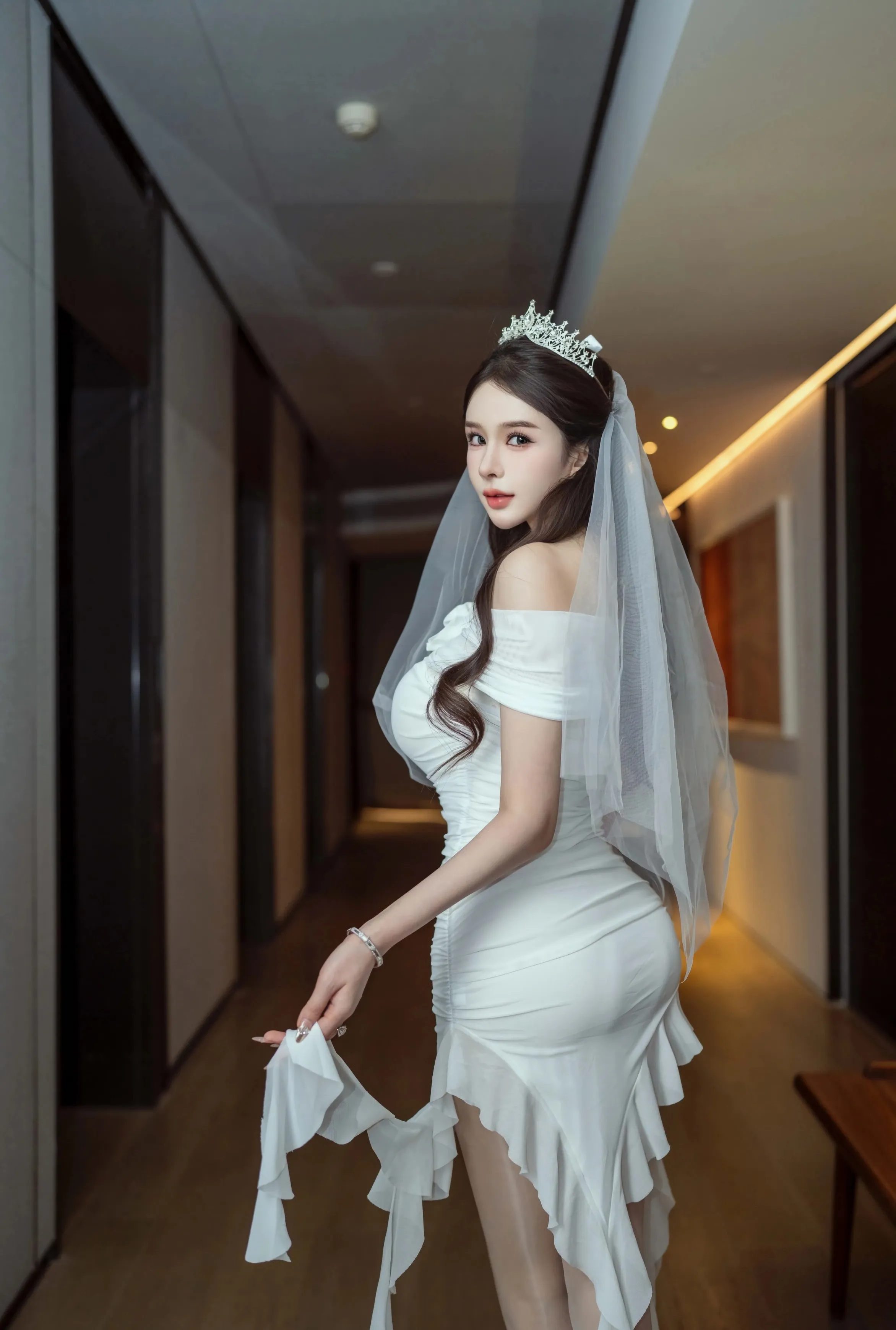 [XINGYAN星颜社] 2025.08.22 VOL.388 李丽莎 白色婚纱 肉色丝袜 性感写真 [61+1P]