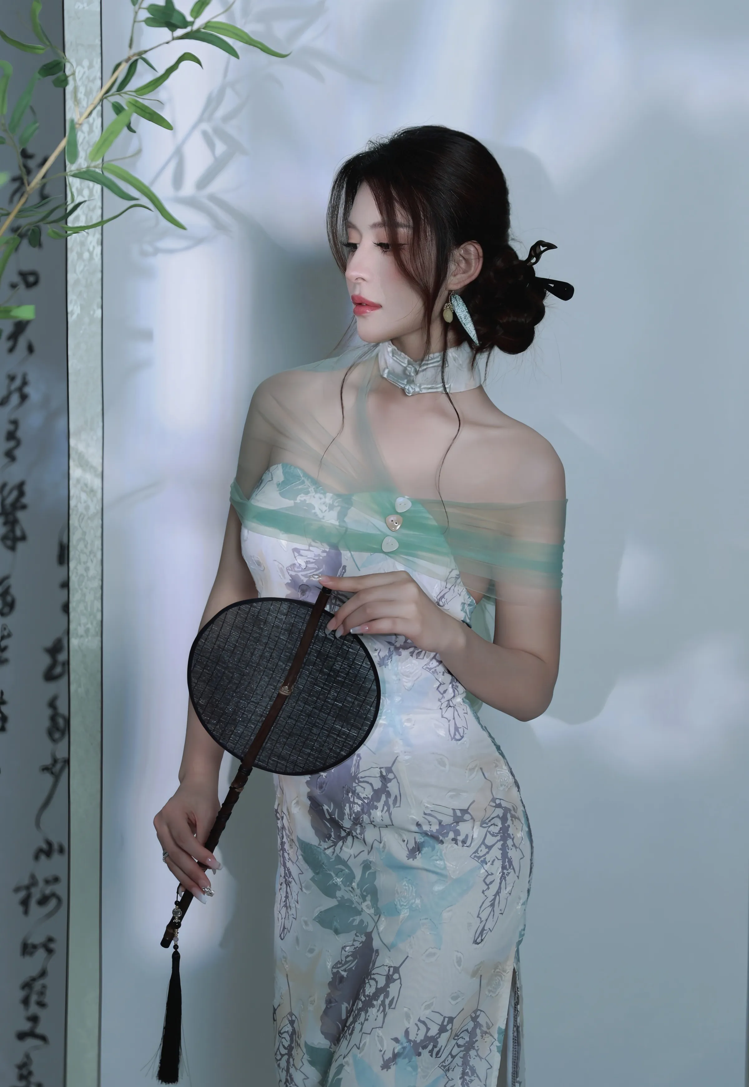 [XiuRen秀人网] 2025.08.27 No.10694 阿依莎 浅色古风服饰 性感写真 [82+1P]