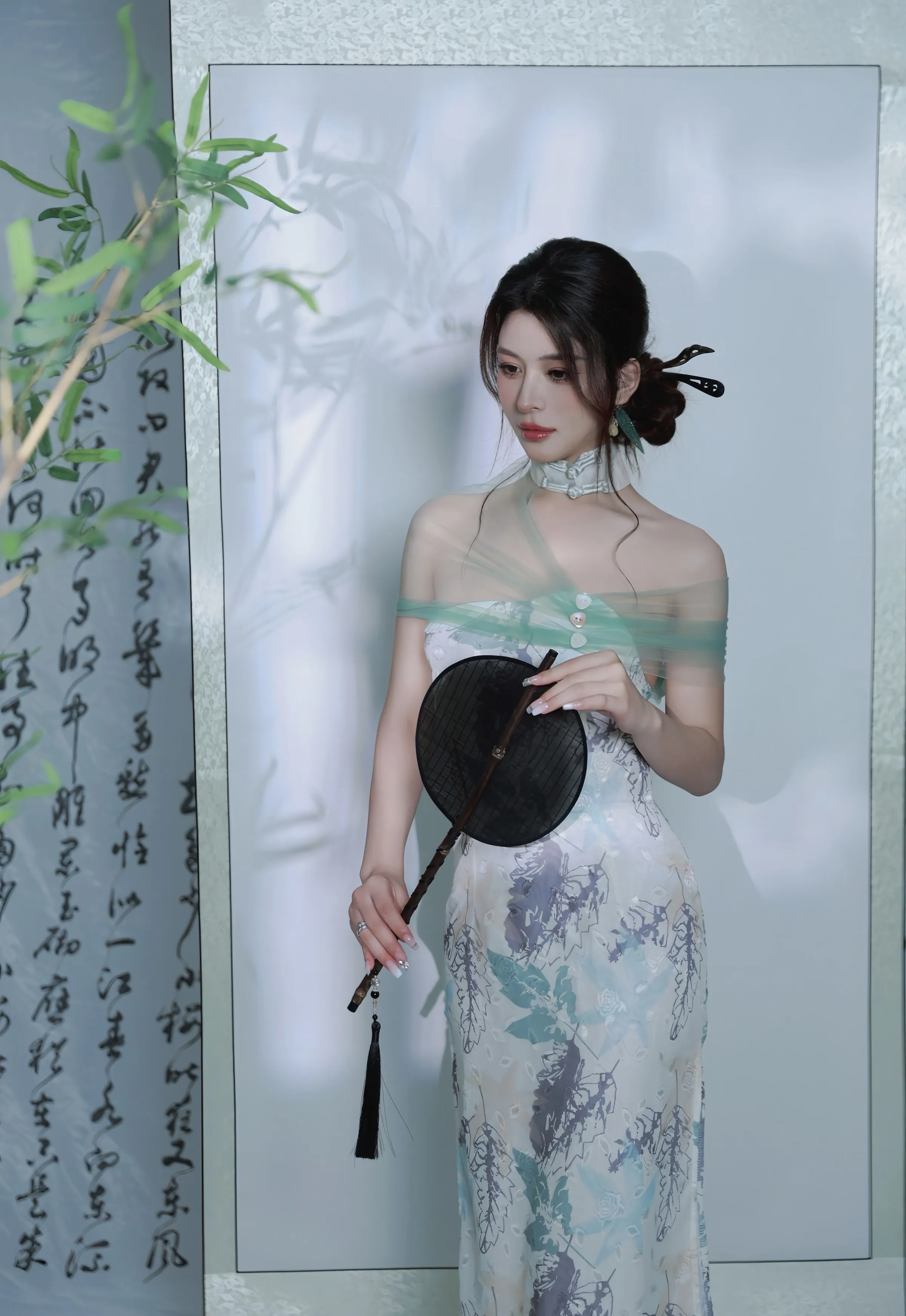[XiuRen秀人网] 2025.08.27 No.10694 阿依莎 浅色古风服饰 性感写真 [82+1P]