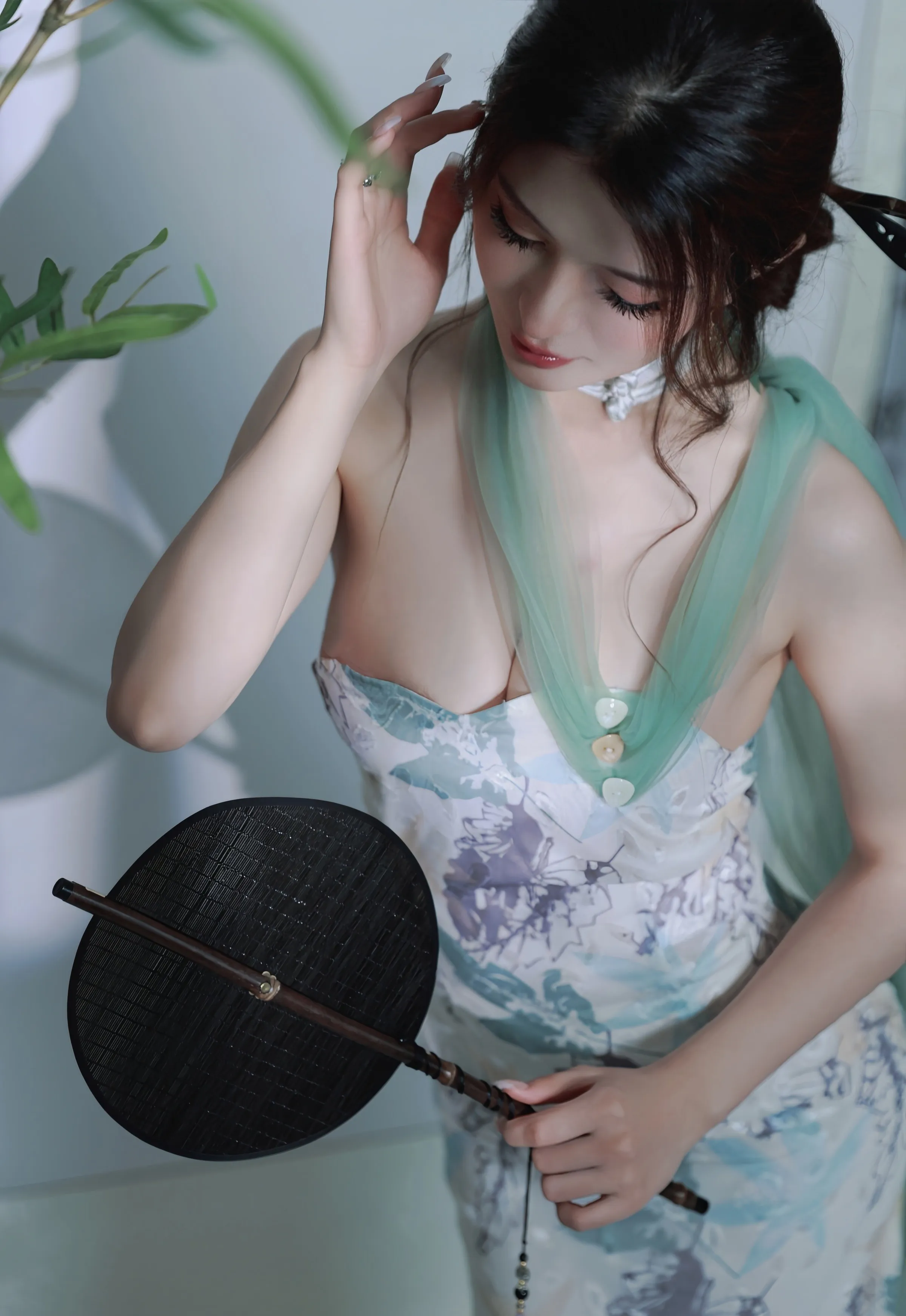 [XiuRen秀人网] 2025.08.27 No.10694 阿依莎 浅色古风服饰 性感写真 [82+1P]
