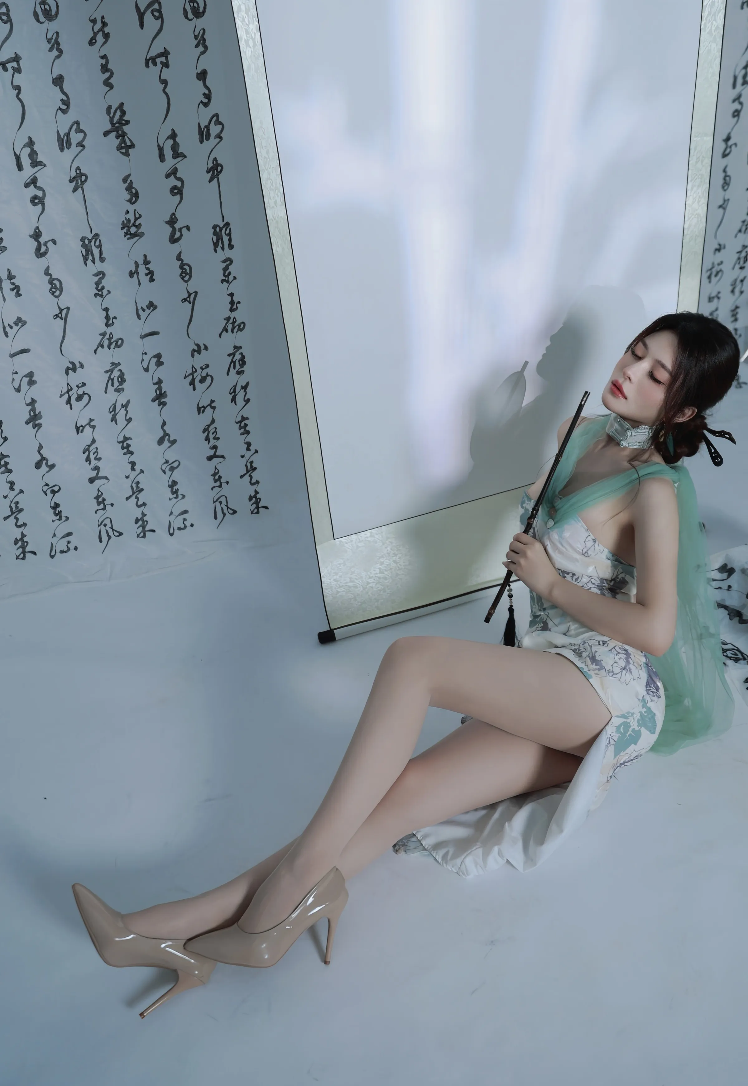 [XiuRen秀人网] 2025.08.27 No.10694 阿依莎 浅色古风服饰 性感写真 [82+1P]