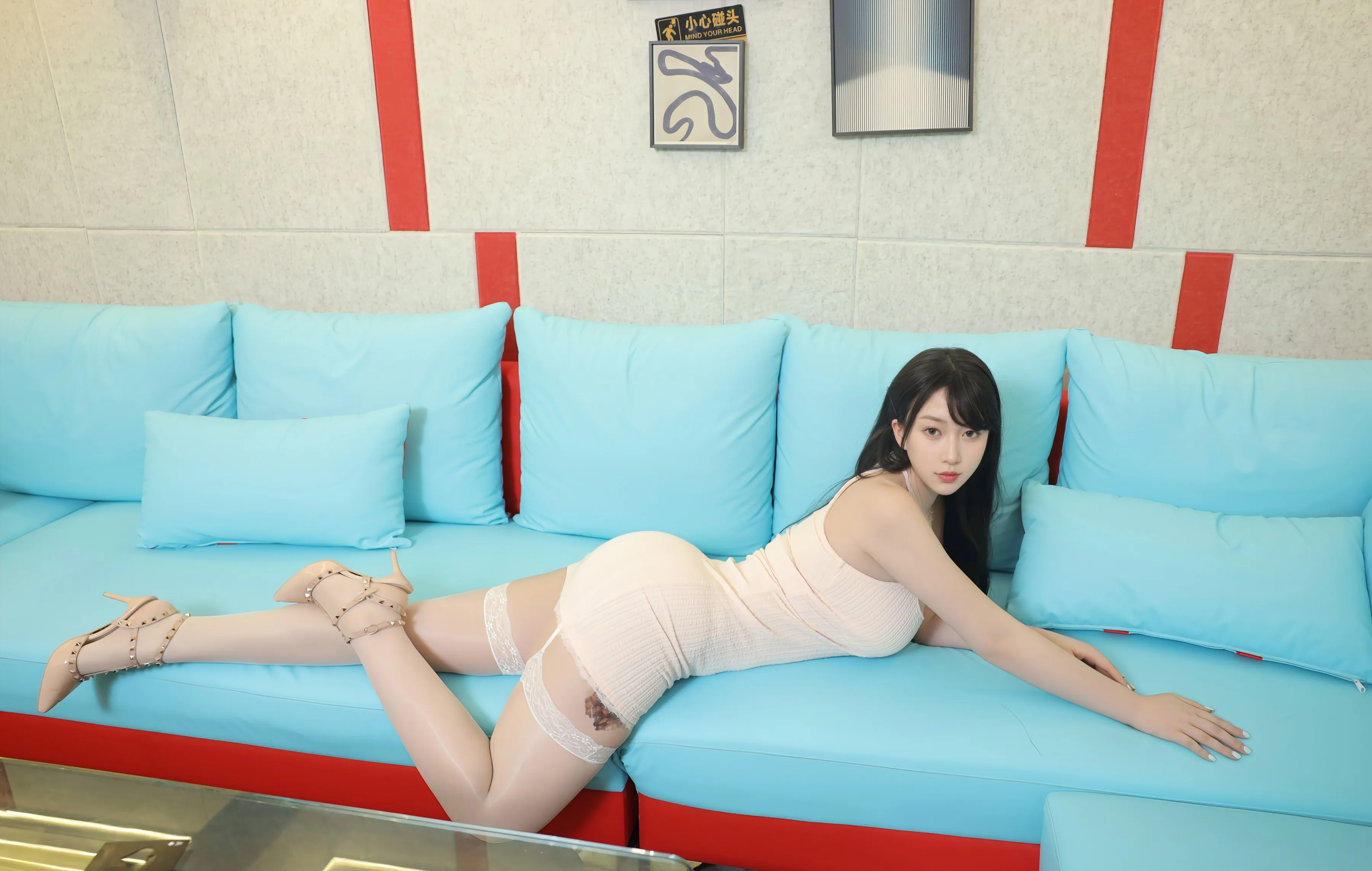 [XiuRen秀人网] 2025.08.27 No.10696 李沁恩lrene 浅色连衣短裙 性感写真 [70+1P]