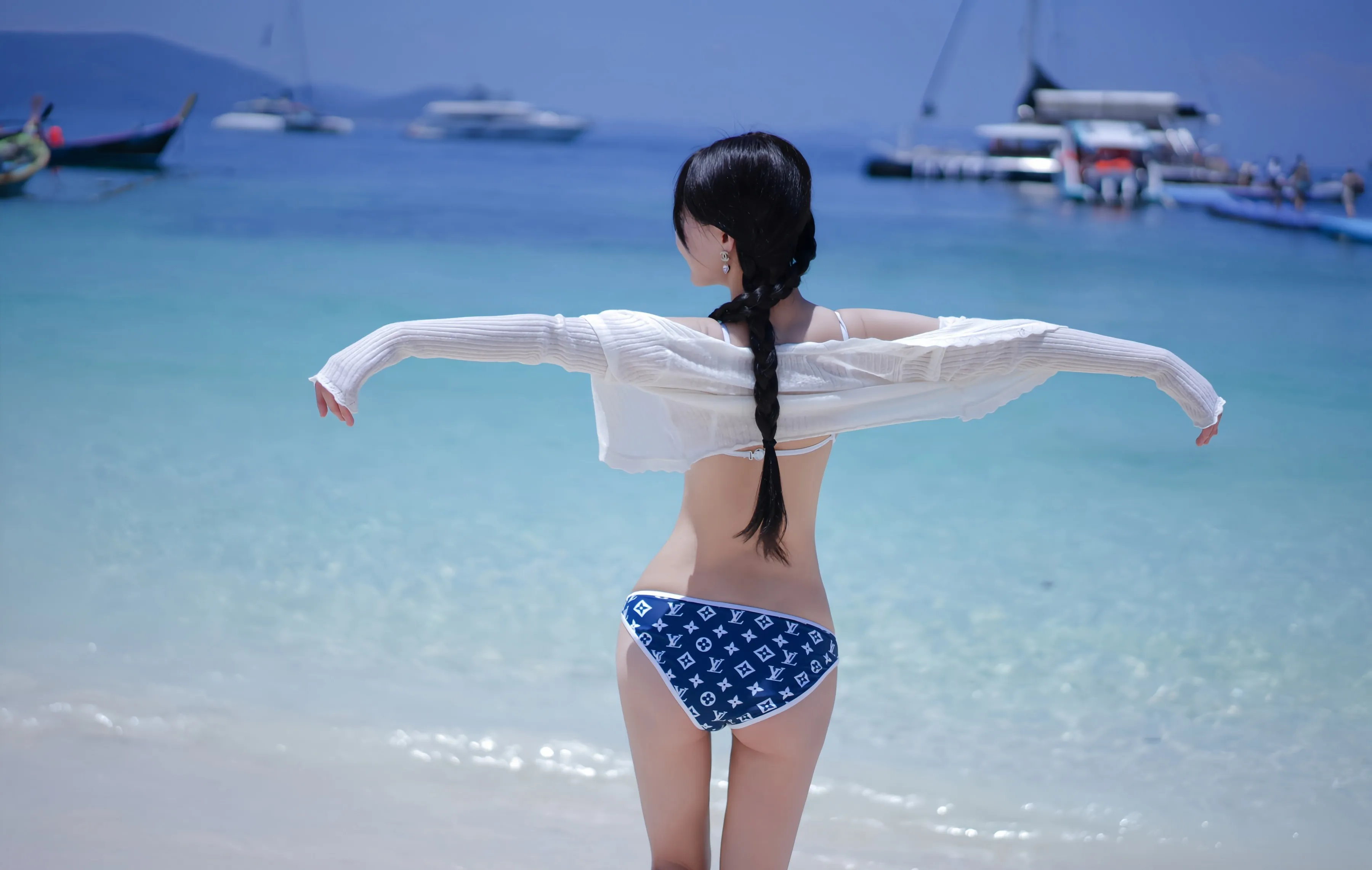 [XiuRen秀人网] 2025.08.28 No.10699 心上可Flora 白色情趣服 蓝色尾巴 [65+1P]