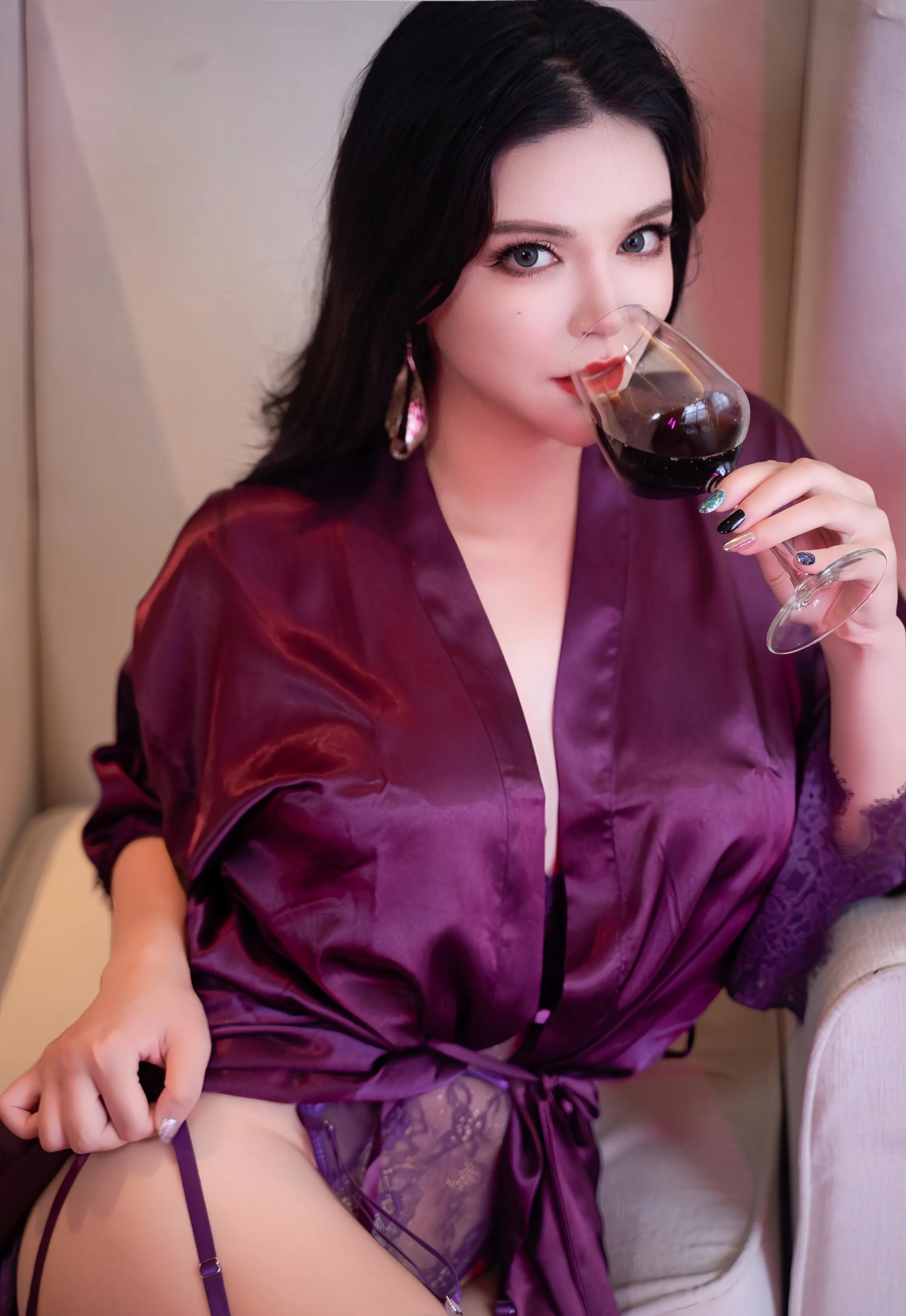 [XiuRen秀人网] 2025.08.28 No.10700 伊丽莎有点白 性感双写真合并发布 [60+1P]