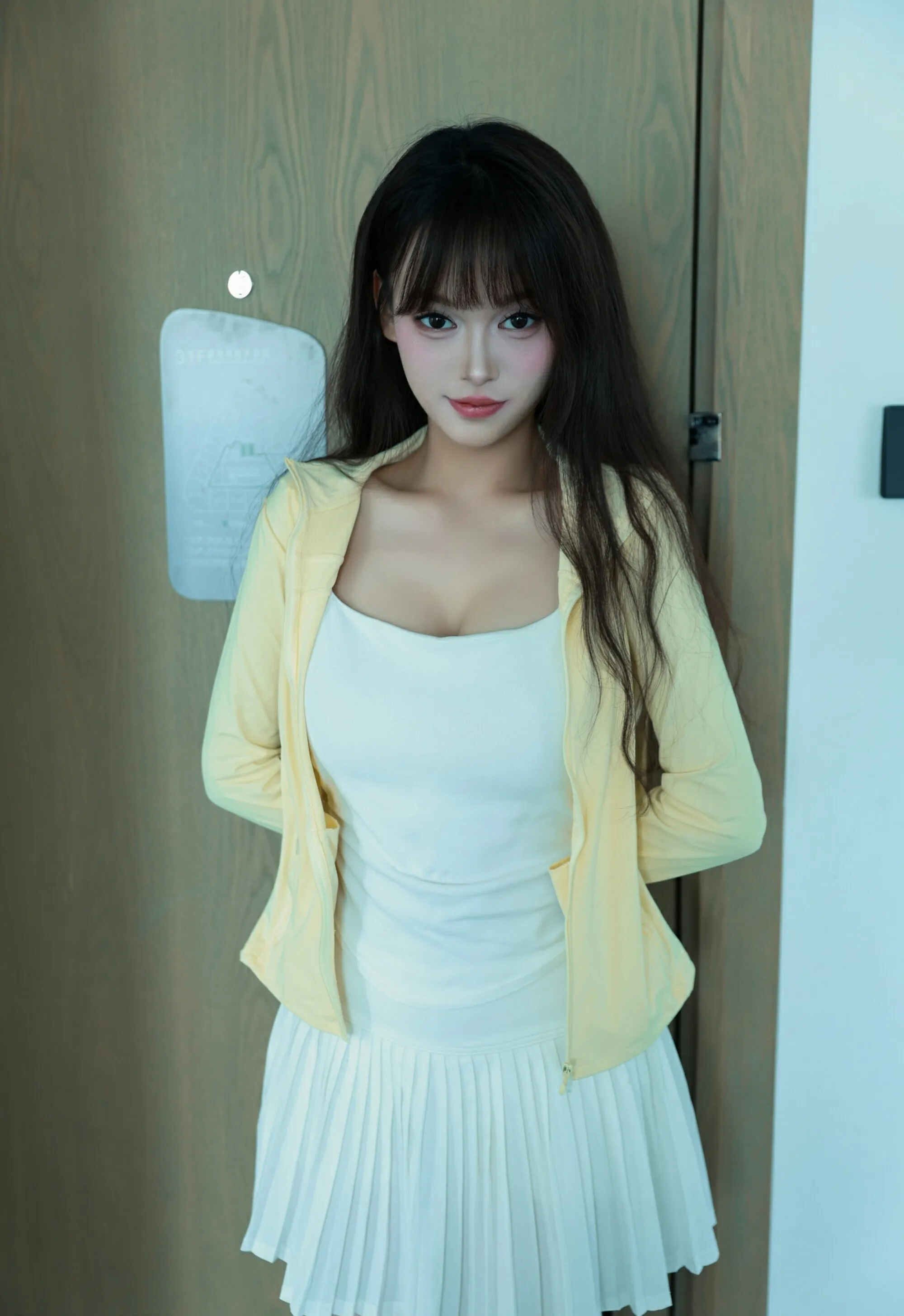[XiuRen秀人网] 2025.08.28 No.10702 糯咪 白色短裙 白色丝袜 性感写真 [82+1P]