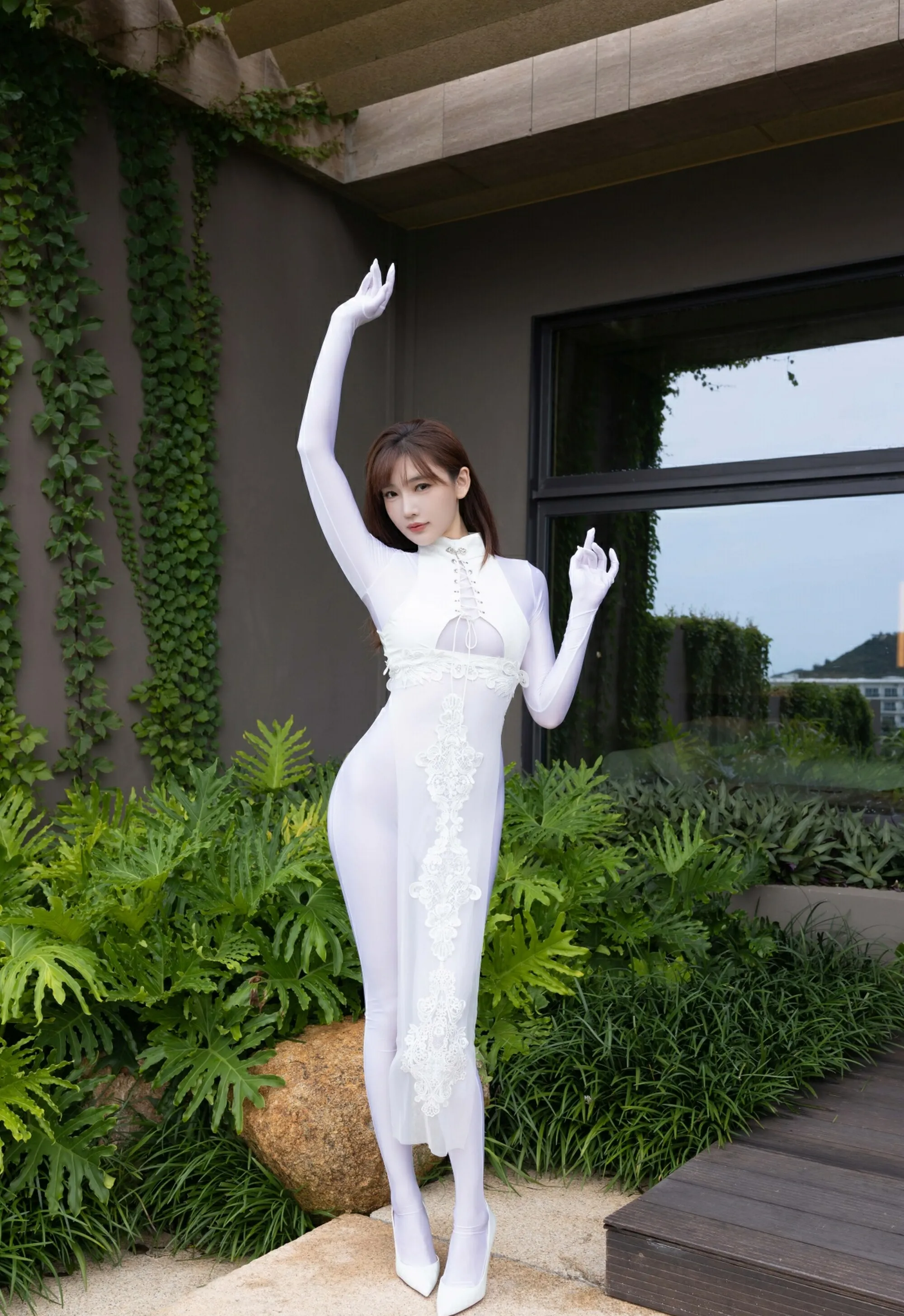 [XiuRen秀人网] 2025.08.28 No.10704 陆萱萱 白旗袍 性感写真 [80+1P]
