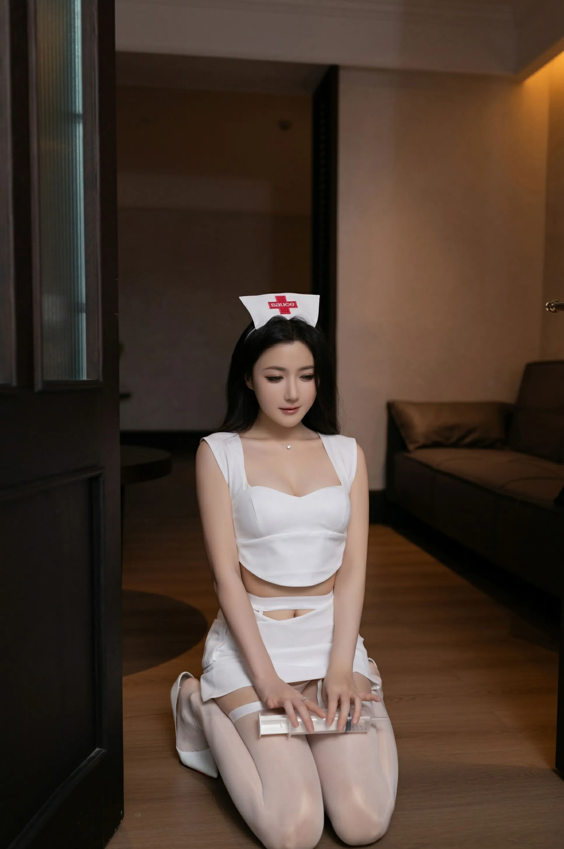 [XiuRen秀人网] 2025.08.29 No.10711 鱼子酱Fish 性感白色护士制服 长沙旅拍写真 [74+1P]
