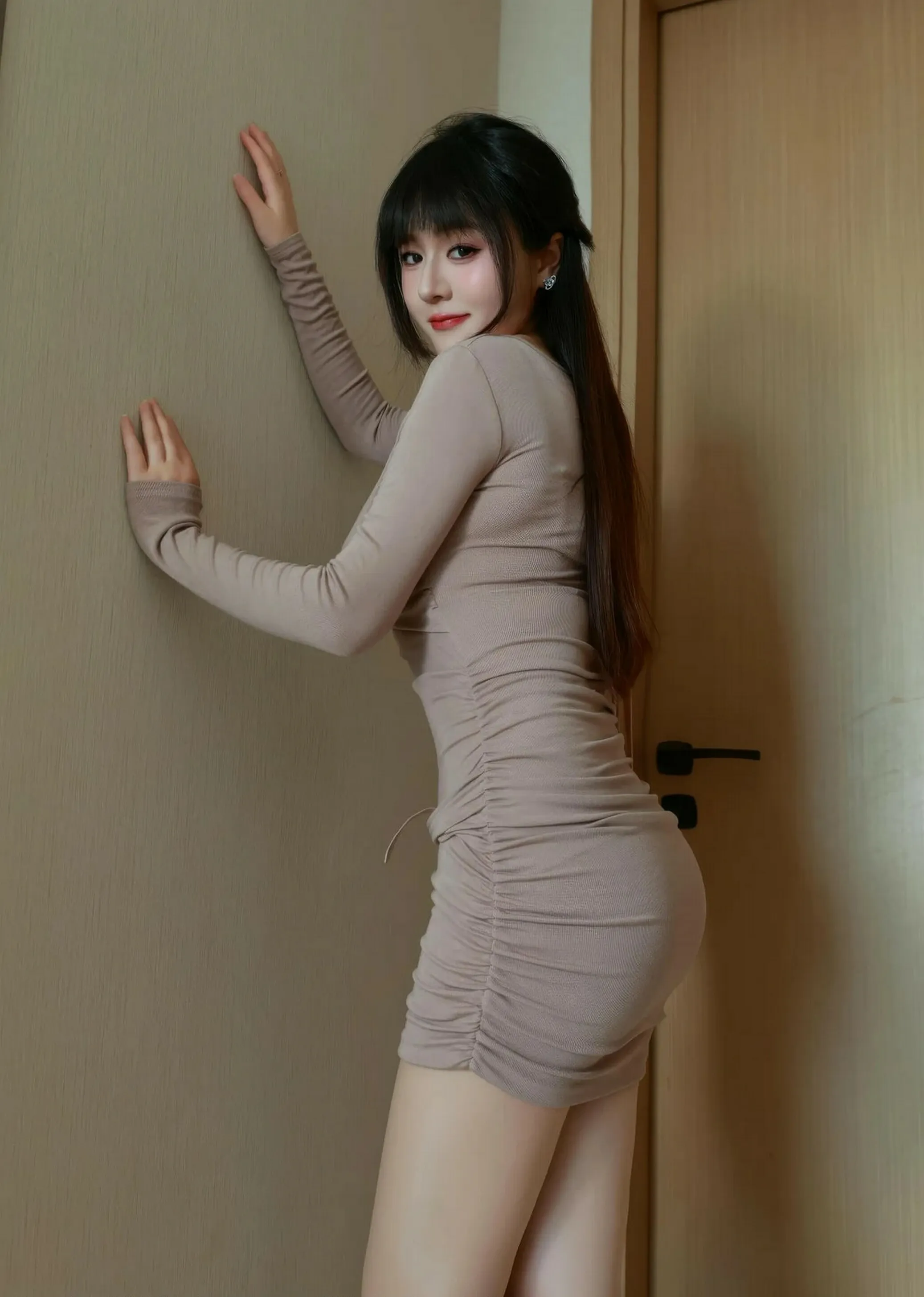[XiuRen秀人网] 2025.09.02 No.10718 南汐RuRu 浅色连衣短裙 性感写真 [86+1P]