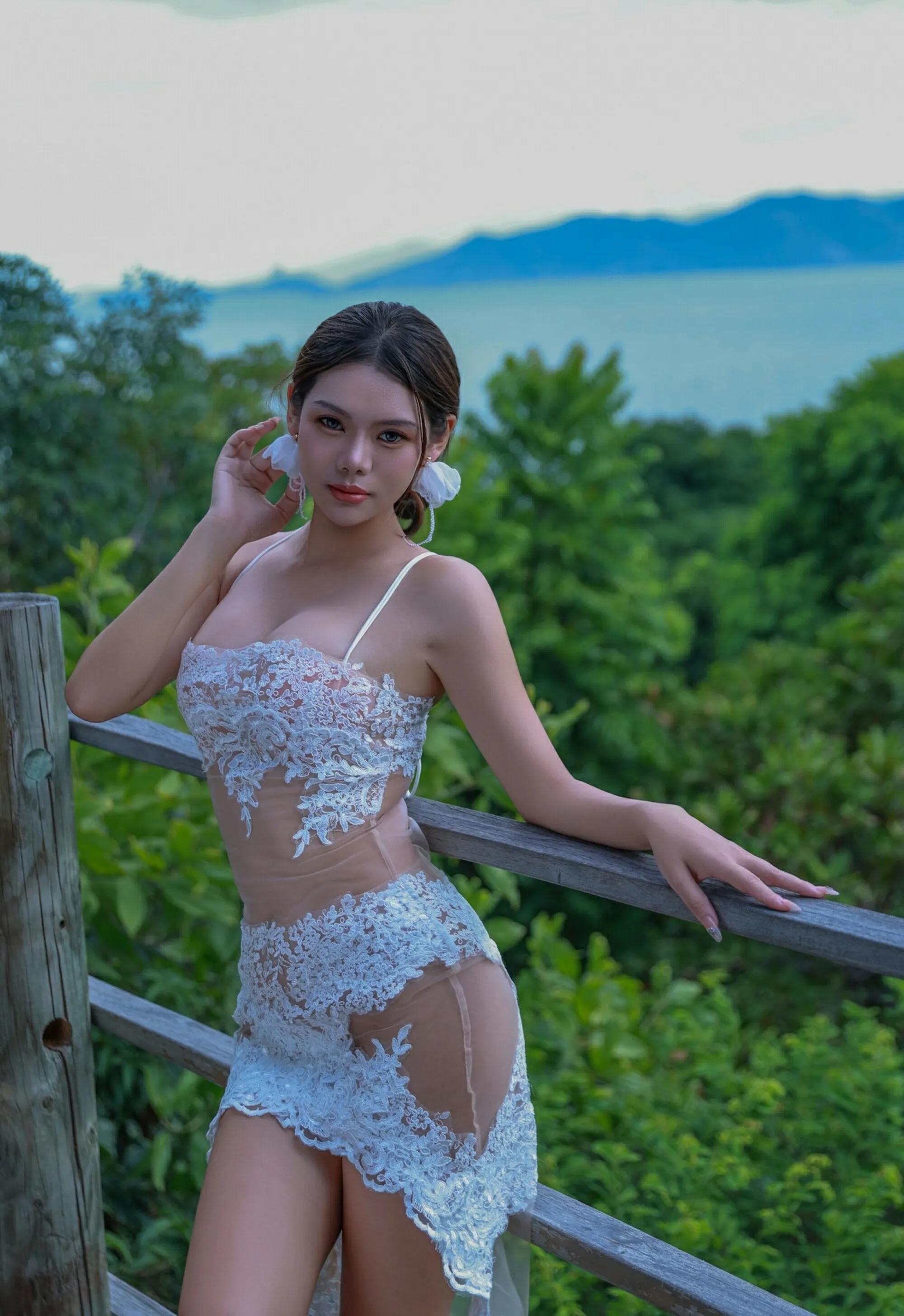 [XiuRen秀人网] 2025.09.03 No.10721 叮当DD 白色情趣 紫色丝袜 性感写真 [77+1P]