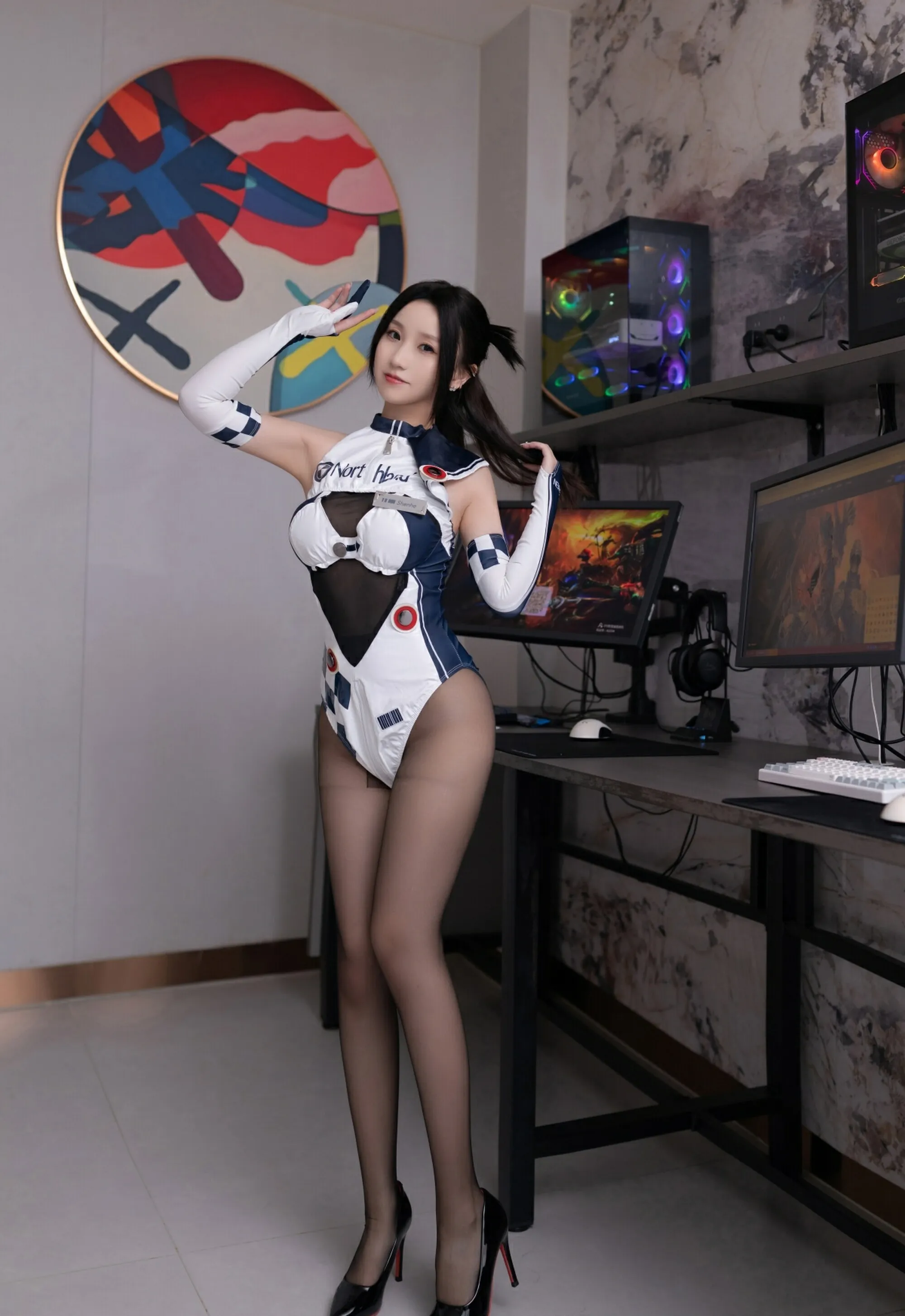 [XiuRen秀人网] 2025.09.03 No.10723 杏子Yada 性感cos服饰 魅惑黑丝 长沙旅拍写真 [72+1P]