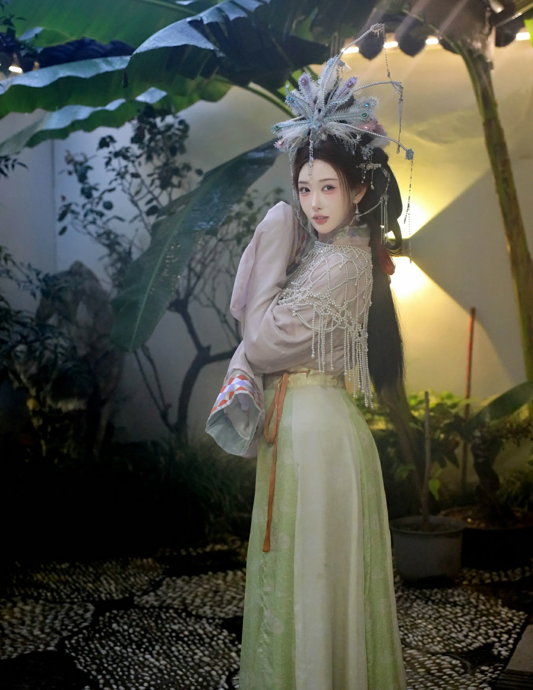 [XiuRen秀人网] 2025.09.05 No.10736 金允希Yuki 女儿国国王主题 性感写真 [80+1P]
