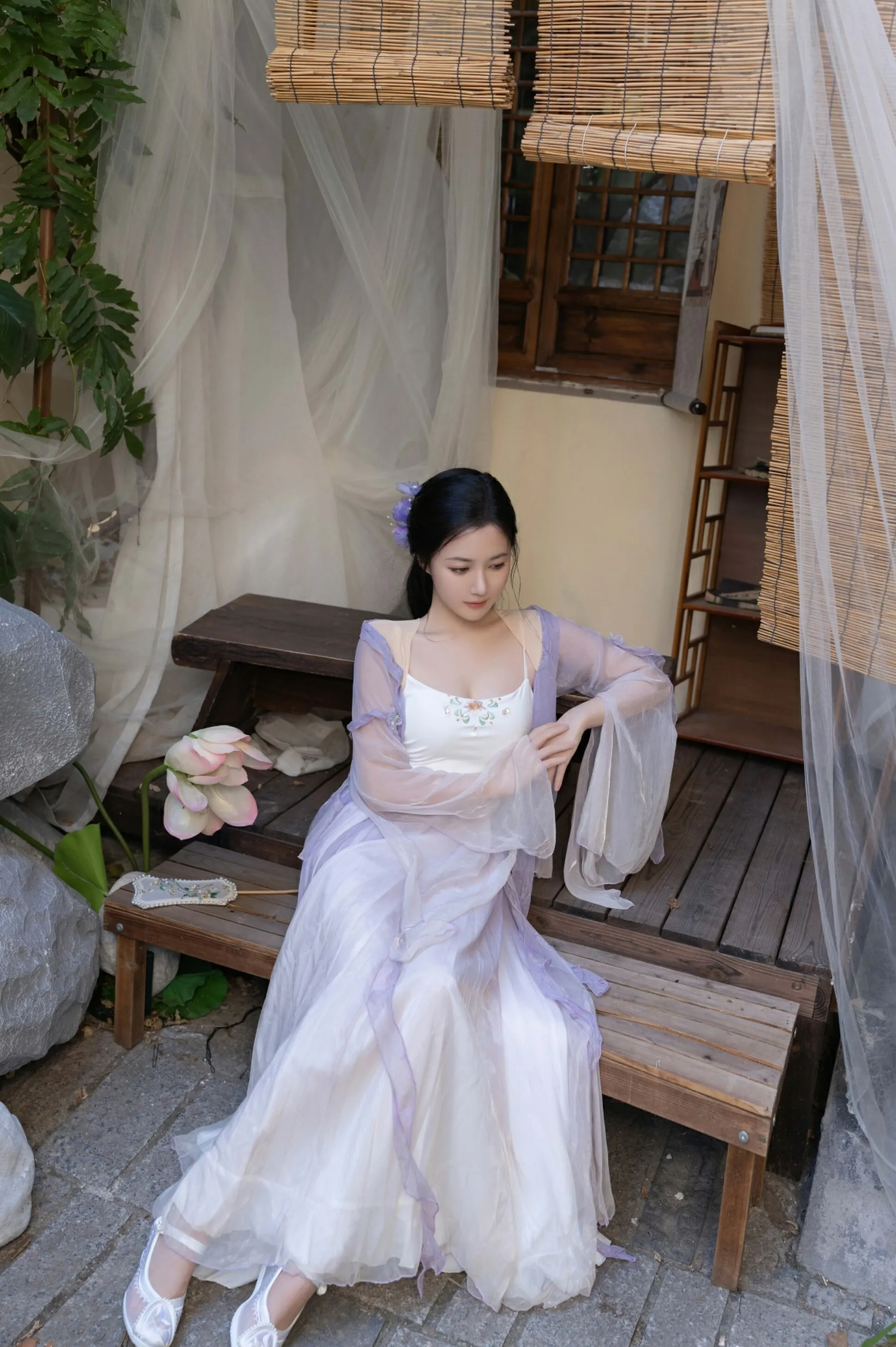 [XiuRen秀人网] 2025.09.05 No.10737 鱼子酱Fish 性感紫色连衣裙 长沙旅拍写真 [74+1P]