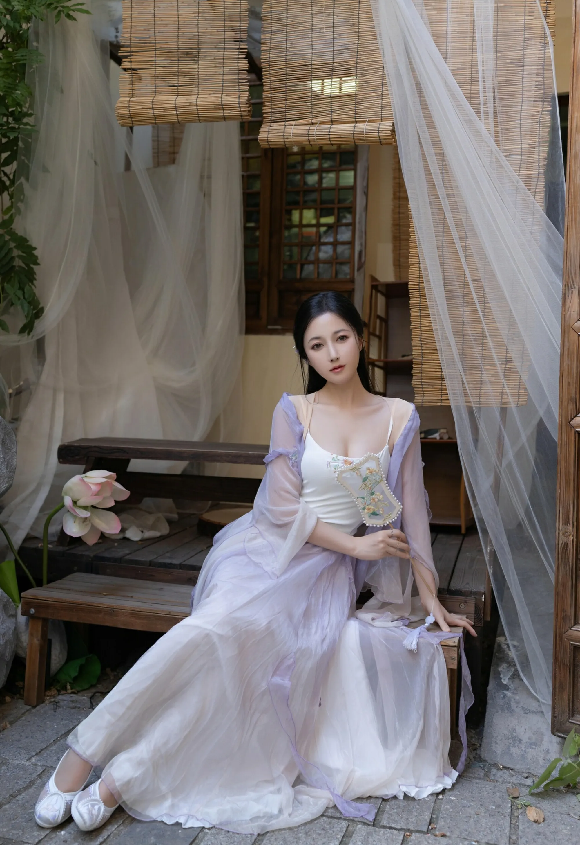 [XiuRen秀人网] 2025.09.05 No.10737 鱼子酱Fish 性感紫色连衣裙 长沙旅拍写真 [74+1P]
