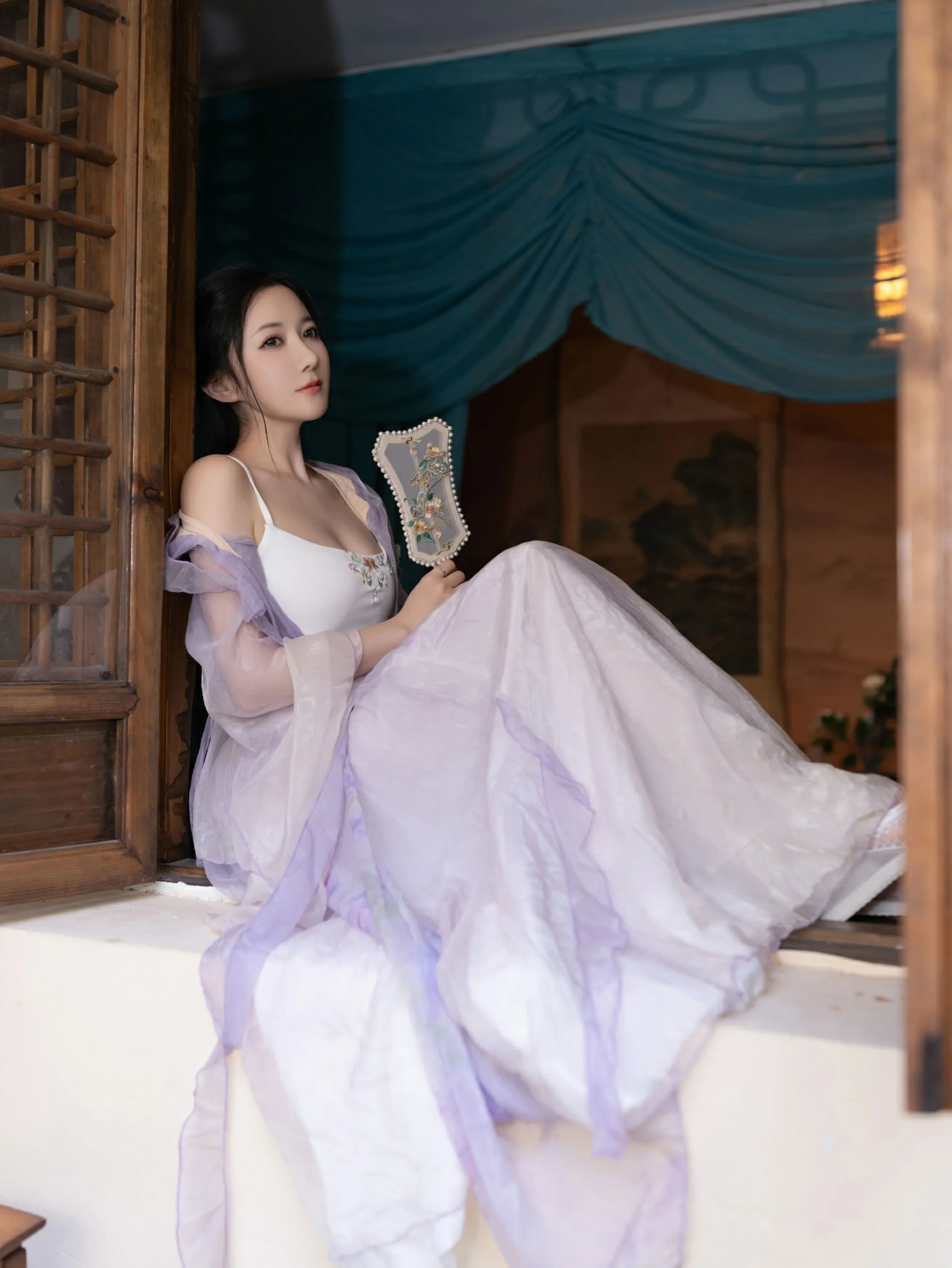 [XiuRen秀人网] 2025.09.05 No.10737 鱼子酱Fish 性感紫色连衣裙 长沙旅拍写真 [74+1P]
