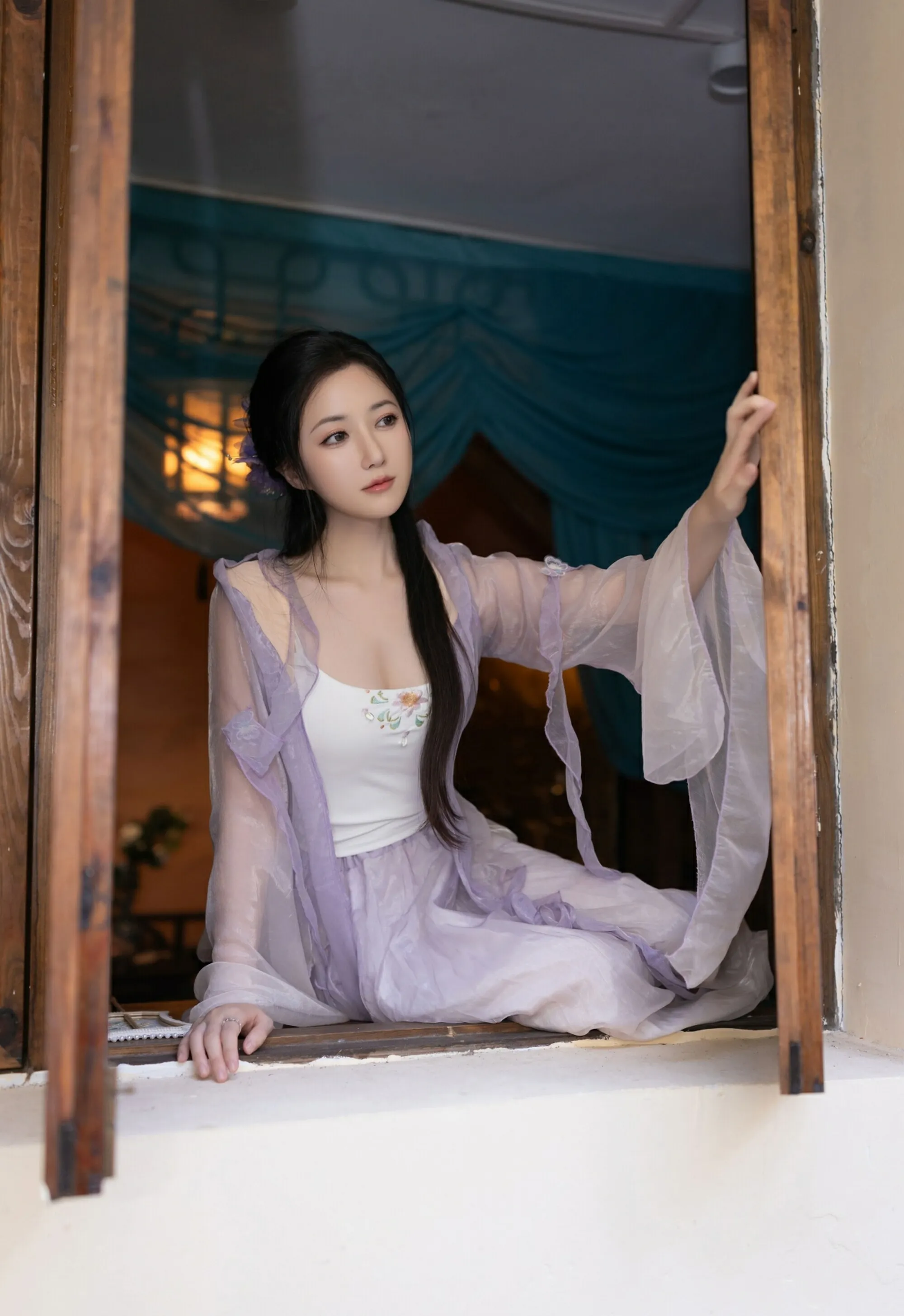 [XiuRen秀人网] 2025.09.05 No.10737 鱼子酱Fish 性感紫色连衣裙 长沙旅拍写真 [74+1P]