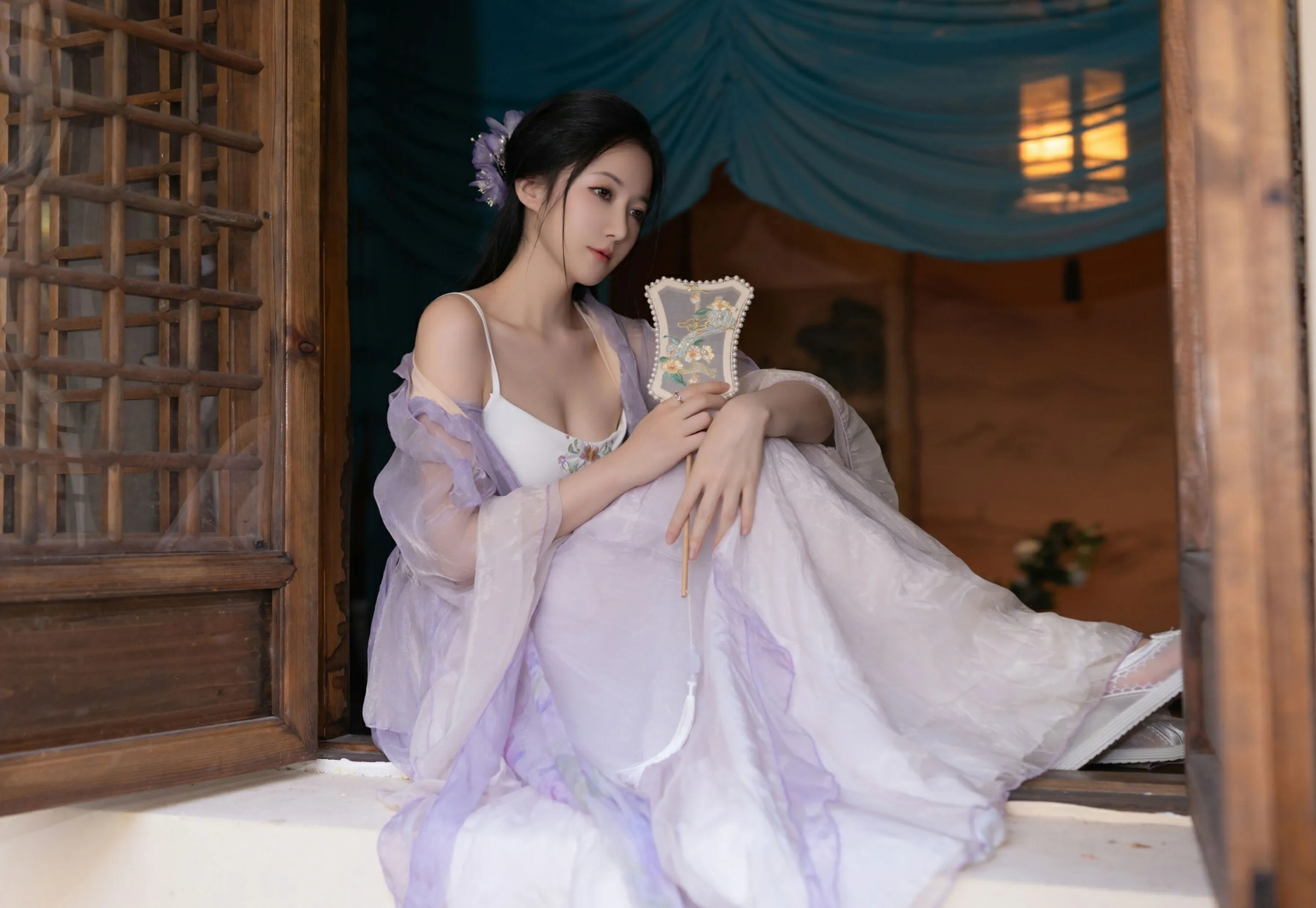 [XiuRen秀人网] 2025.09.05 No.10737 鱼子酱Fish 性感紫色连衣裙 长沙旅拍写真 [74+1P]
