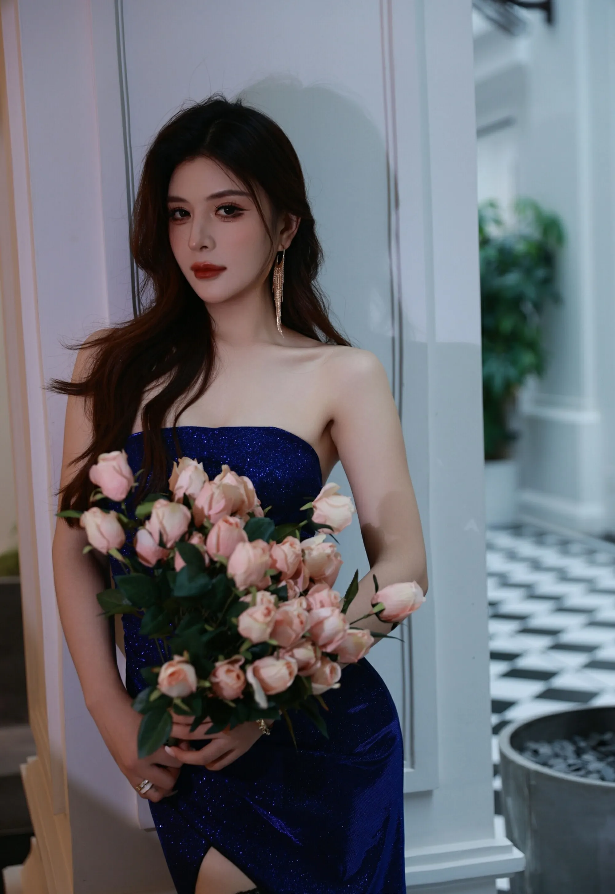 [XiuRen秀人网] 2025.09.08 No.10740 阿依莎 蓝色连衣裙 性感写真 [71+1P]