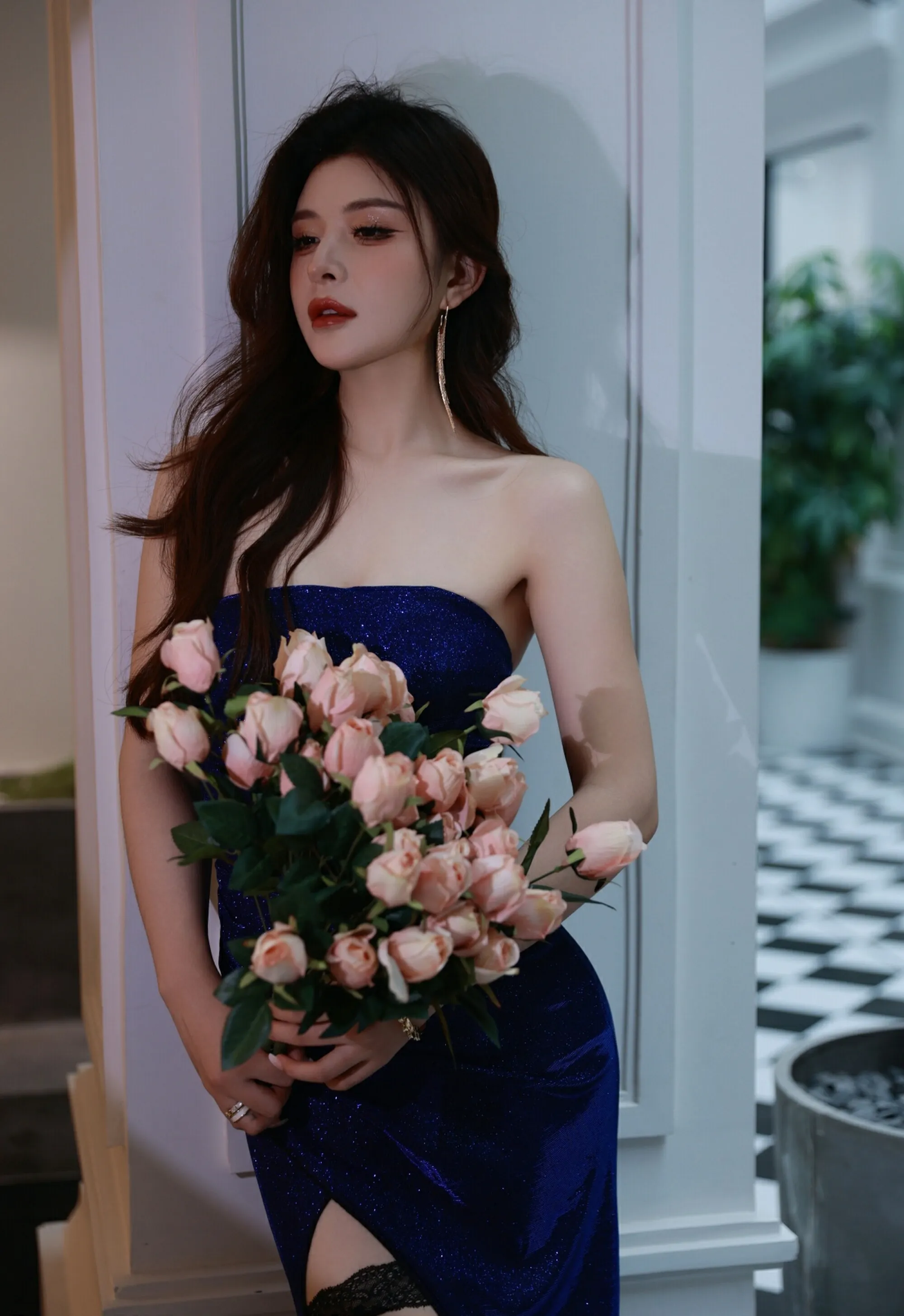 [XiuRen秀人网] 2025.09.08 No.10740 阿依莎 蓝色连衣裙 性感写真 [71+1P]