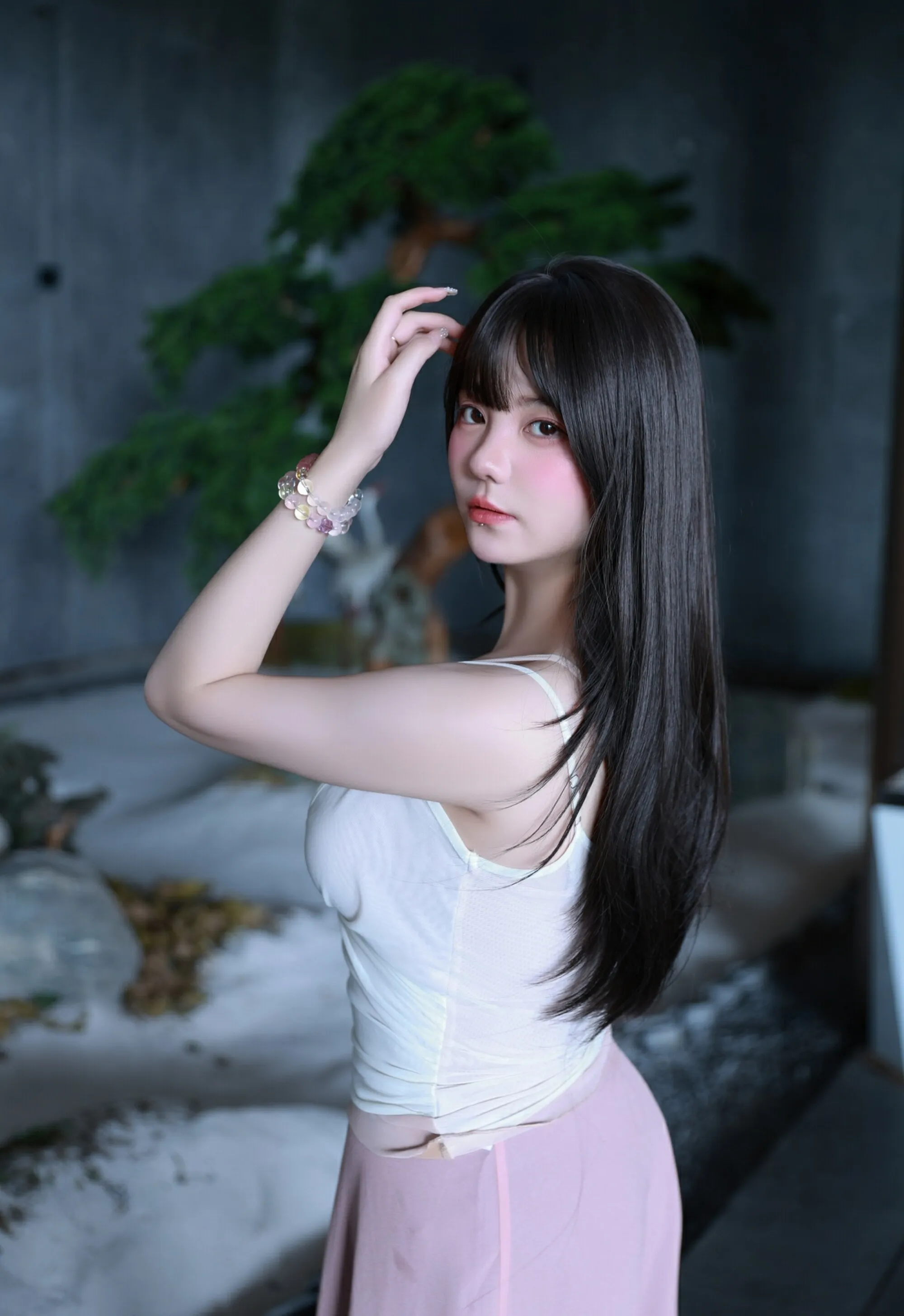 [XiuRen秀人网] 2025.09.09 No.10746 软情 粉色内衣 紫色长裙 性感写真 [86+1P]