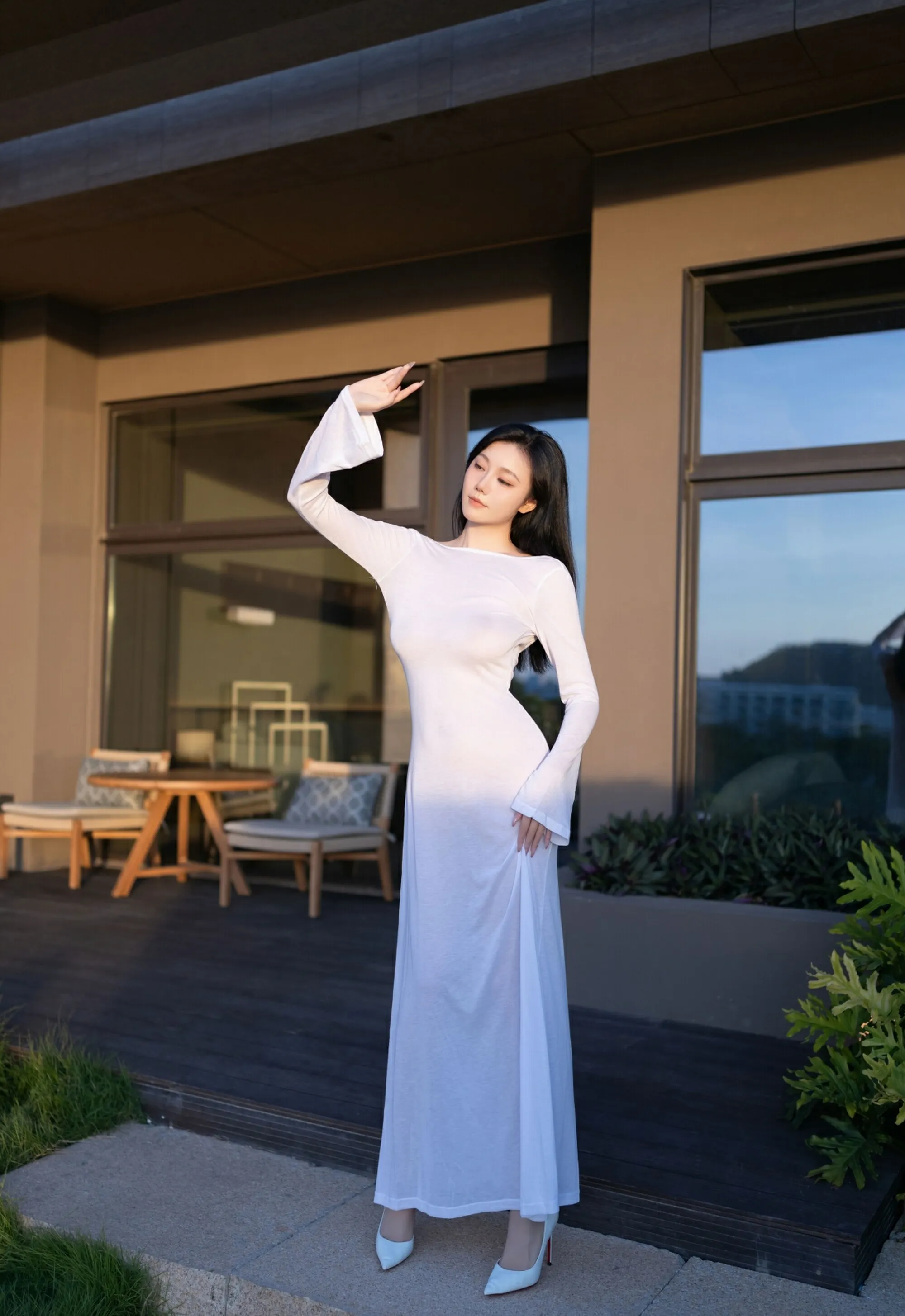 [XiuRen秀人网] 2025.09.09 No.10747 安然anran 白色连衣裙 诱人肉色丝袜 性感写真 [80+1P]