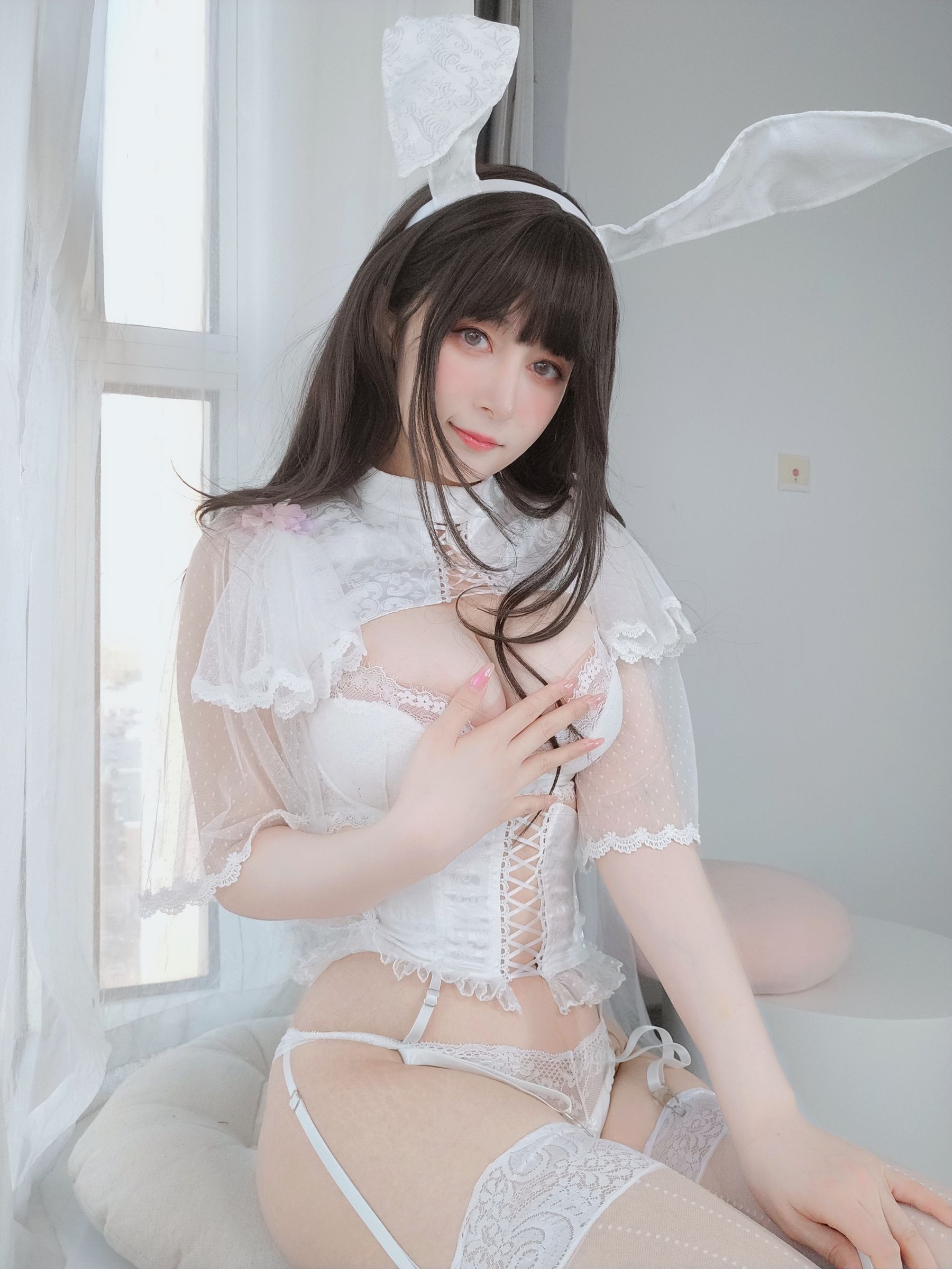 [COSPLAY] Coser小姐姐白银 – 白丝兔兔兔兔