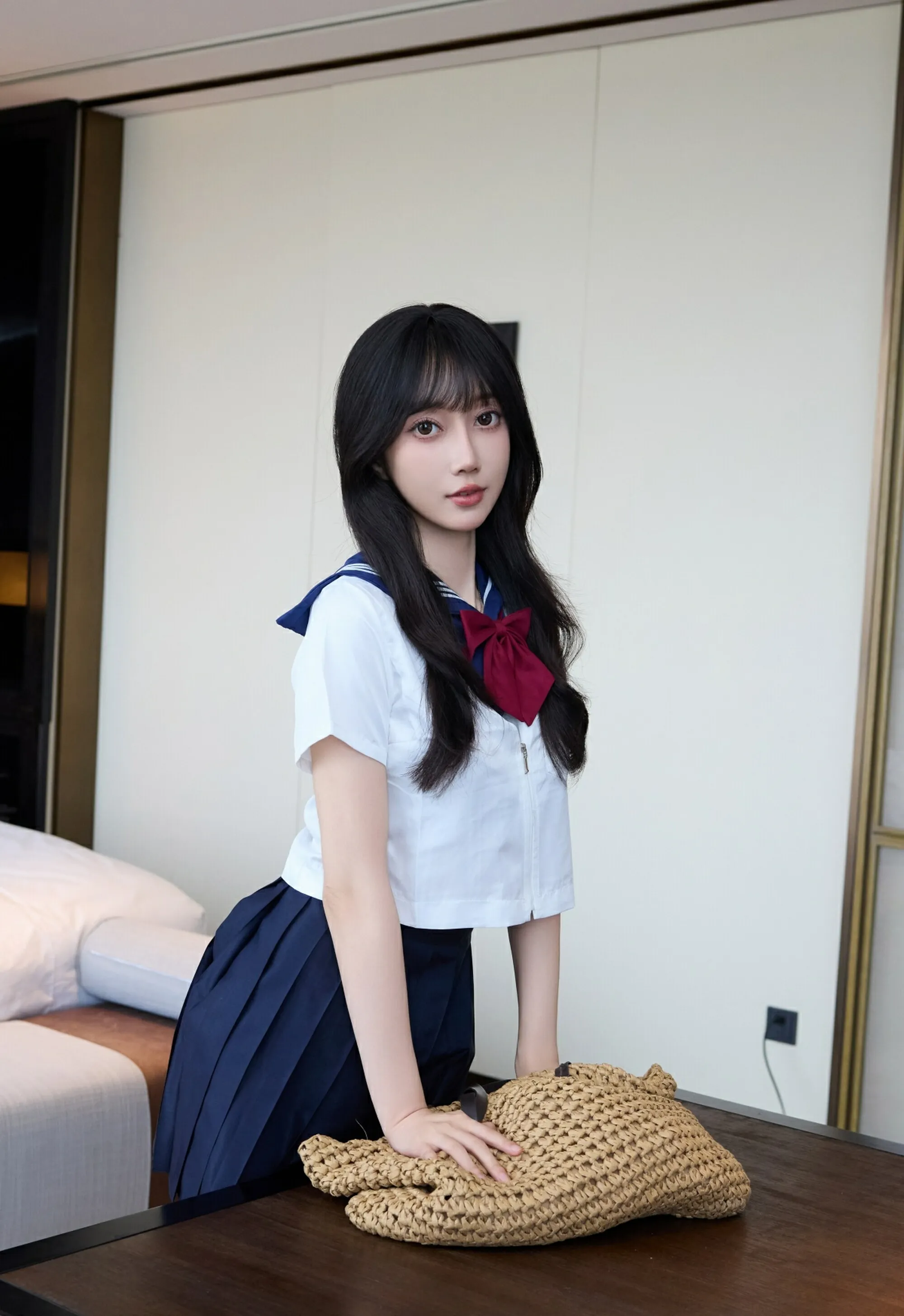 [XiuRen秀人网] 2025.09.15 No.10766 玥儿玥er JK制服 性感魅惑黑丝 上海旅拍写真 [68+1P]