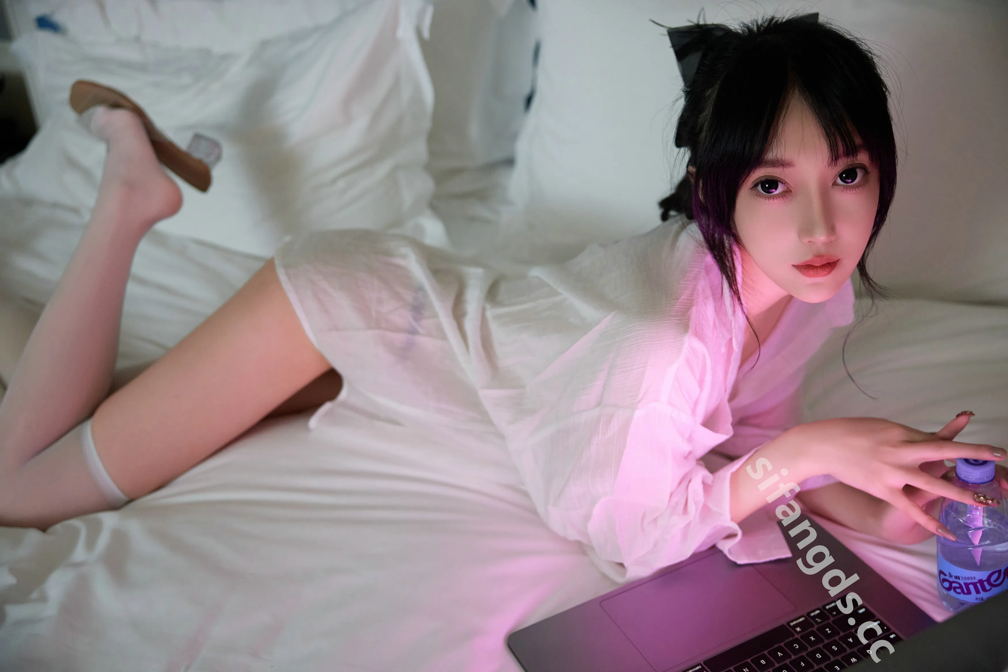 [秀人内购] 玥儿玥 诱人私拍福利 性感白衬衫