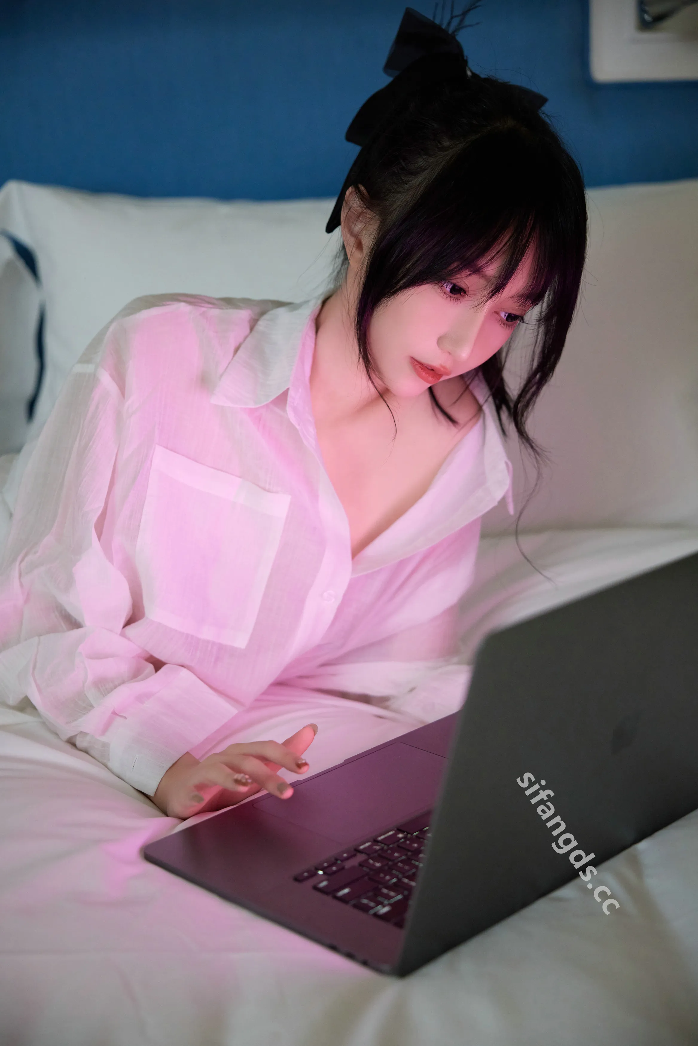 [秀人内购] 玥儿玥 诱人私拍福利 性感白衬衫