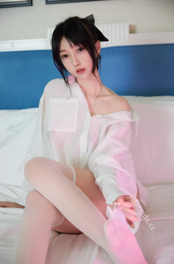 [秀人内购] 玥儿玥 诱人私拍福利 性感白衬衫