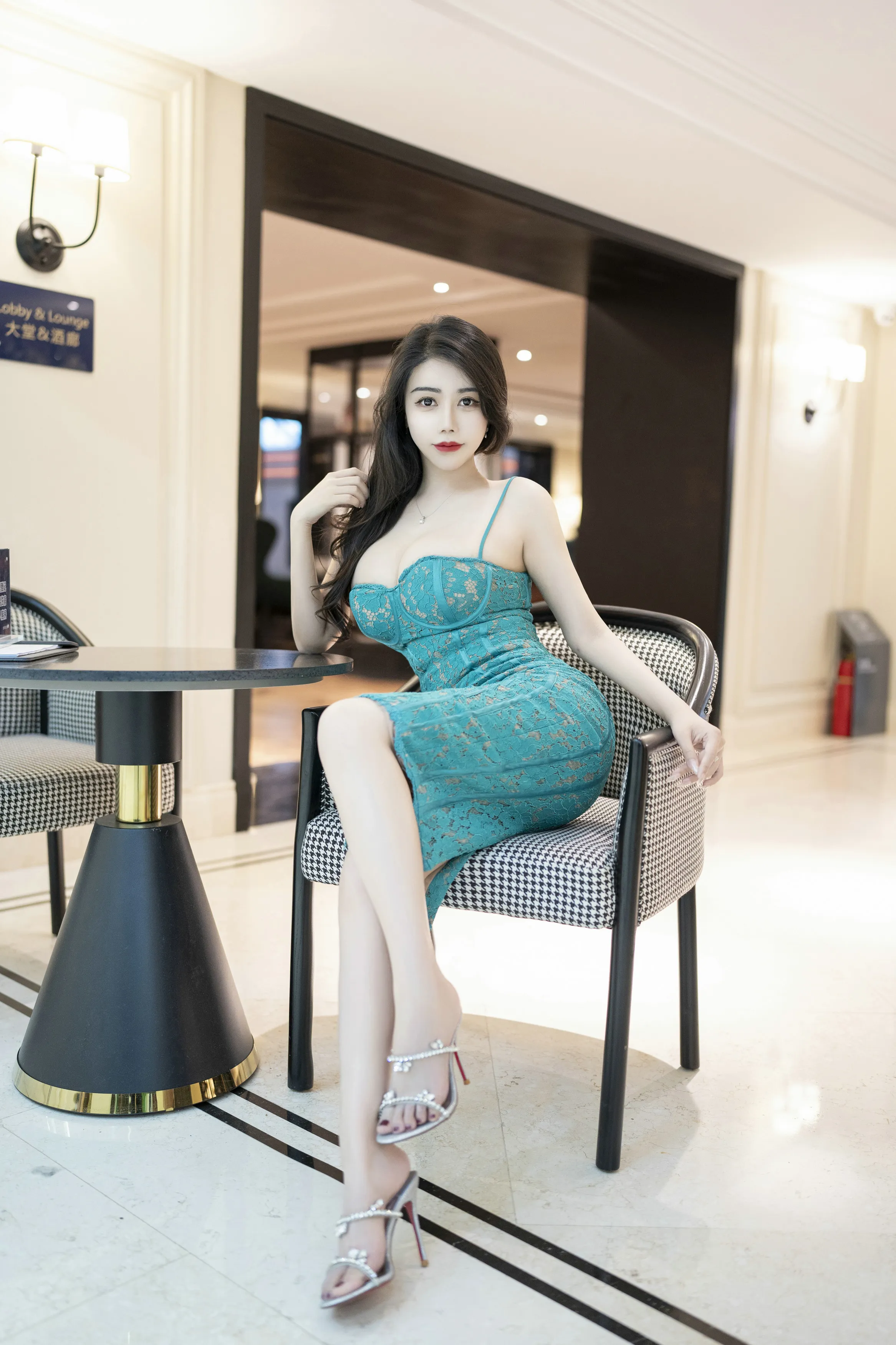 [秀人内购] 李若汐 诱人私拍福利 蓝色长裙