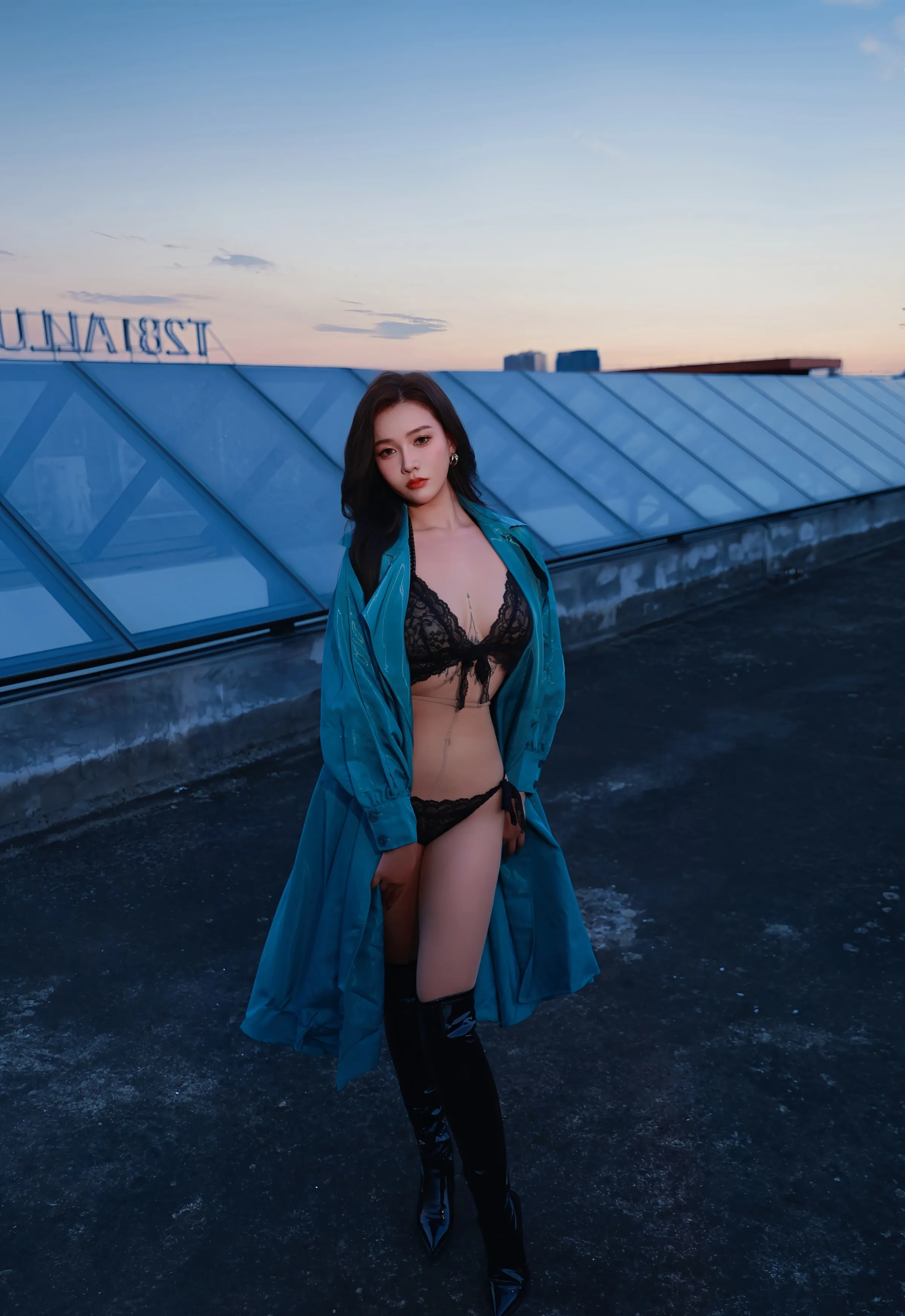 [XiuRen秀人网] 2025.09.17 No.10776 娜比 黑色情趣内衣 性感写真 [82+1P]