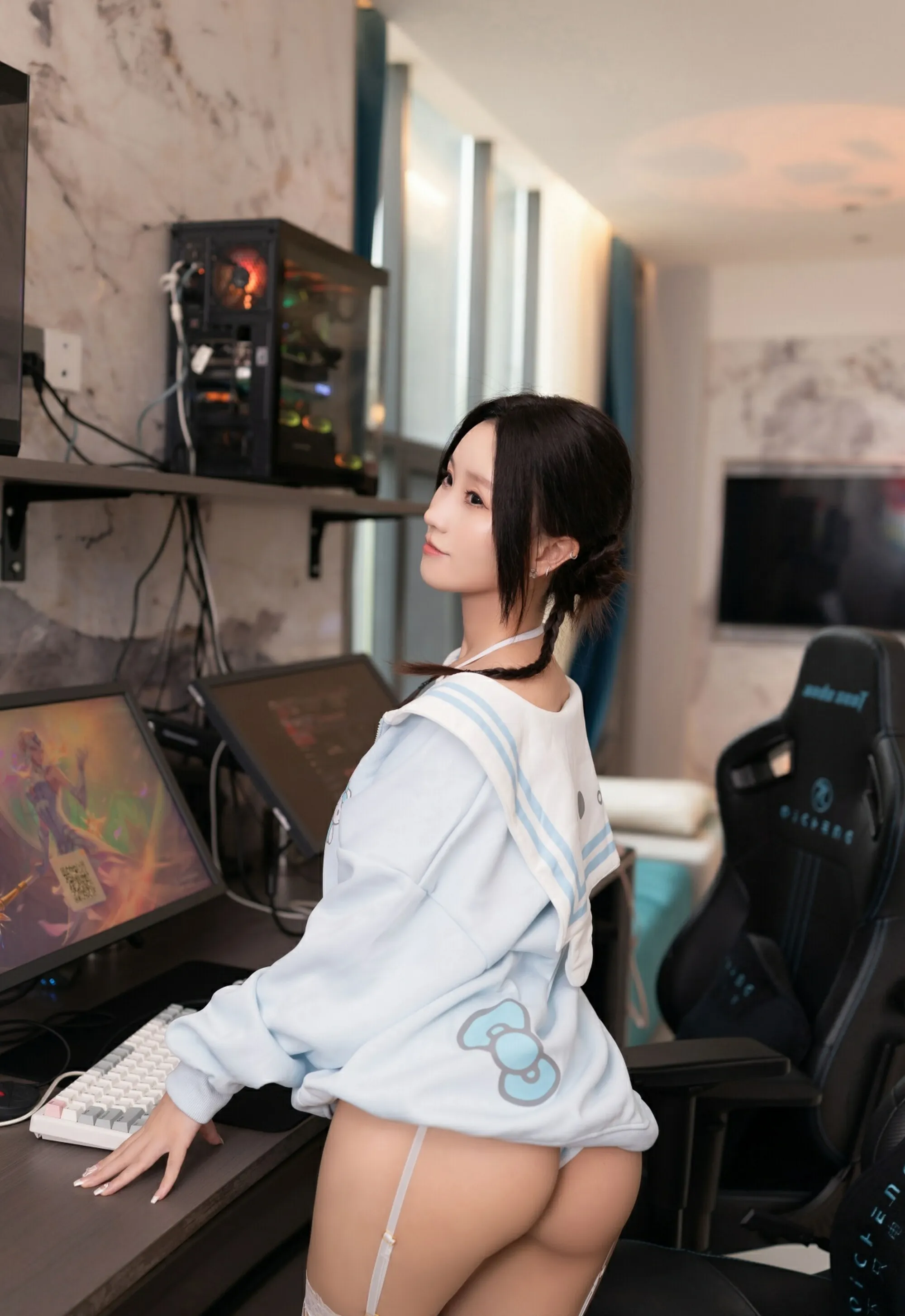 [XiuRen秀人网] 2025.09.17 No.10778 杏子Yada 蓝色卫衣 白色丝袜 性感写真 [72+1P]