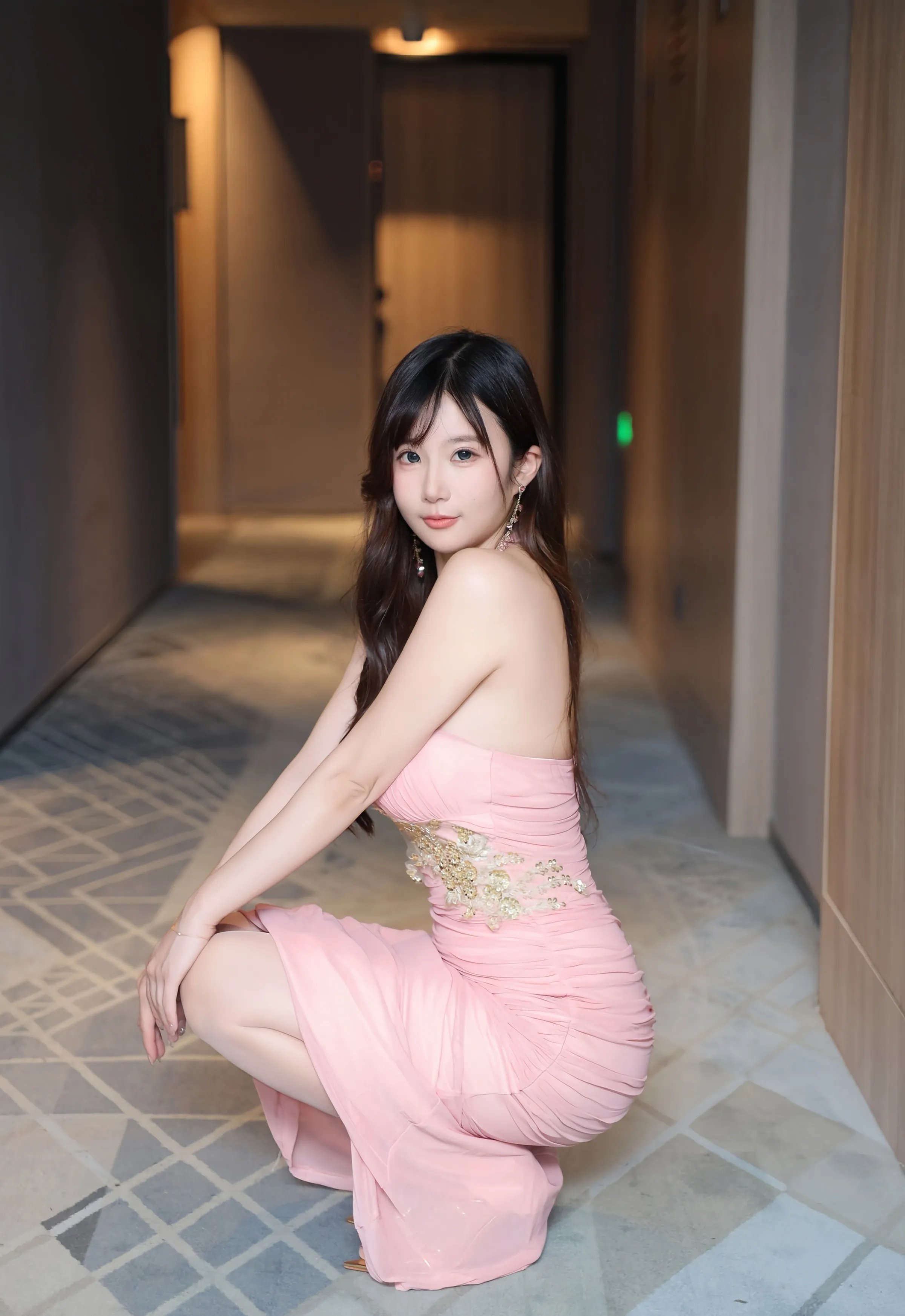 [XiuRen秀人网] 2025.09.19 No.10786 小肉肉咪 粉色长裙 性感写真 [62+1P]