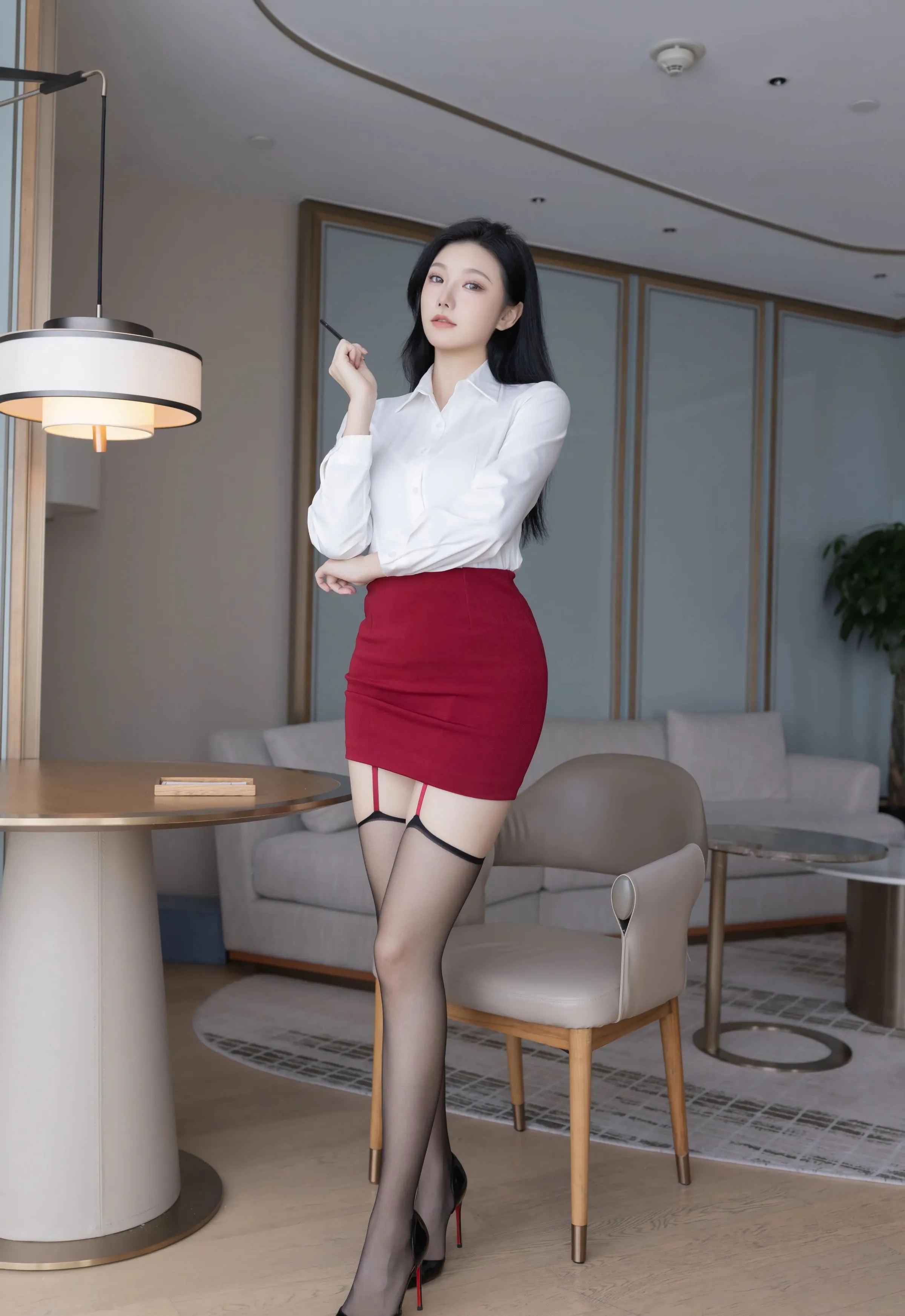[XiuRen秀人网] 2025.09.23 No.10797 安然anran 红裙OL魅惑黑丝 性感写真 [77+1P]