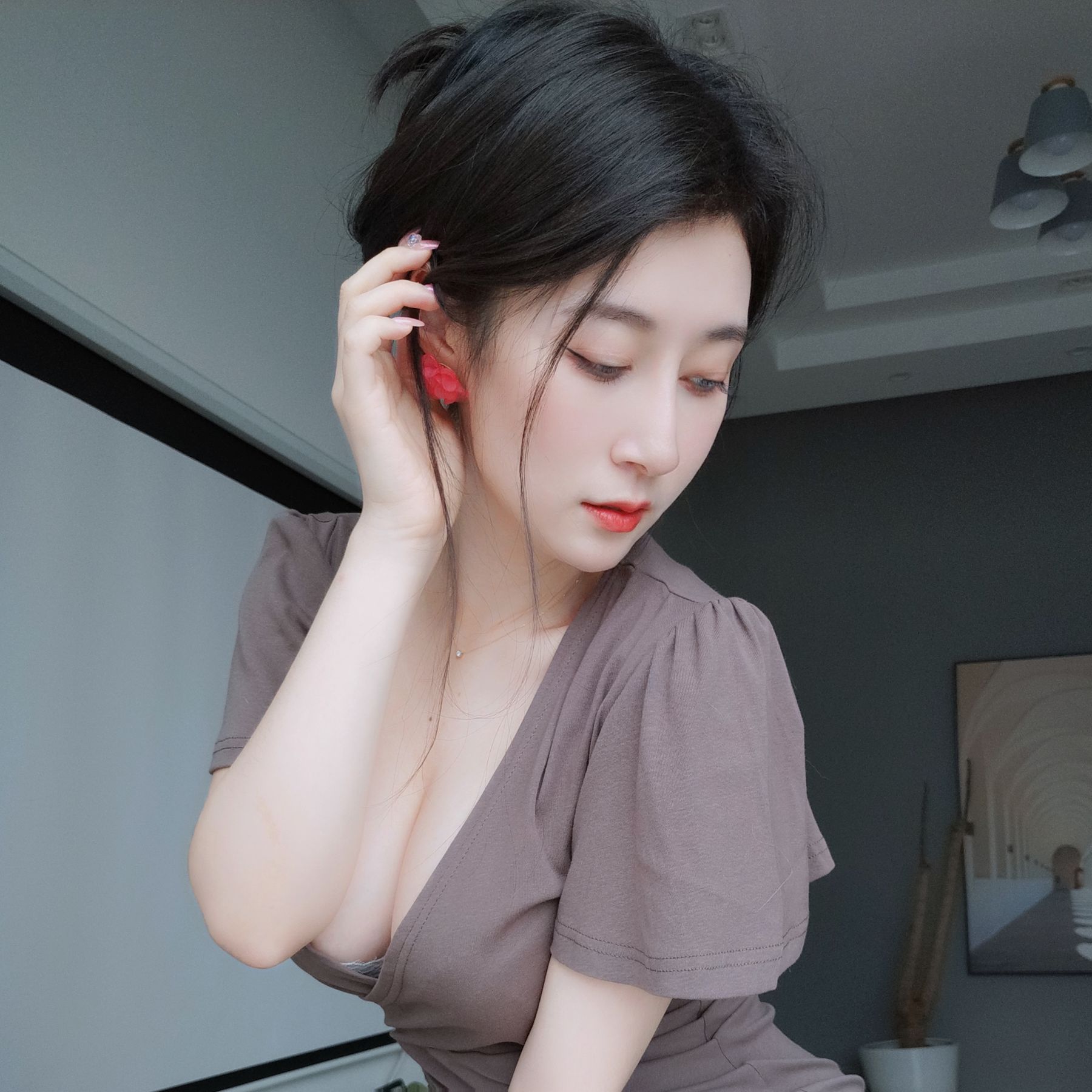 [COSPLAY] Coser小姐姐白银 – 风情美妇