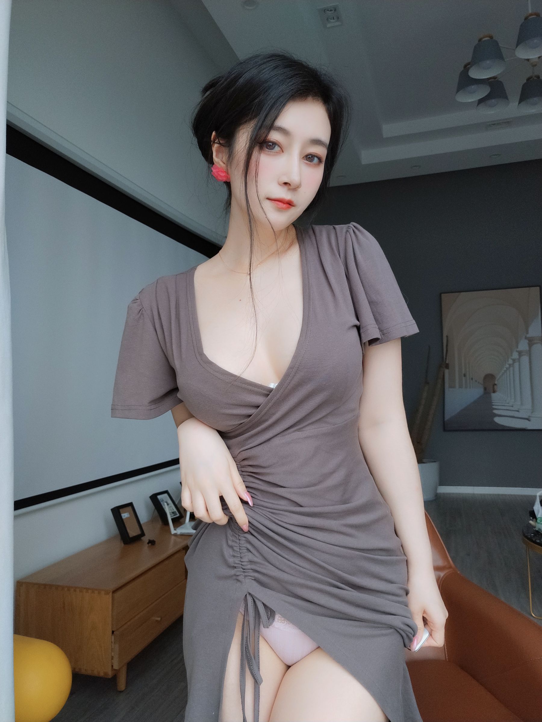 [COSPLAY] Coser小姐姐白银 – 风情美妇