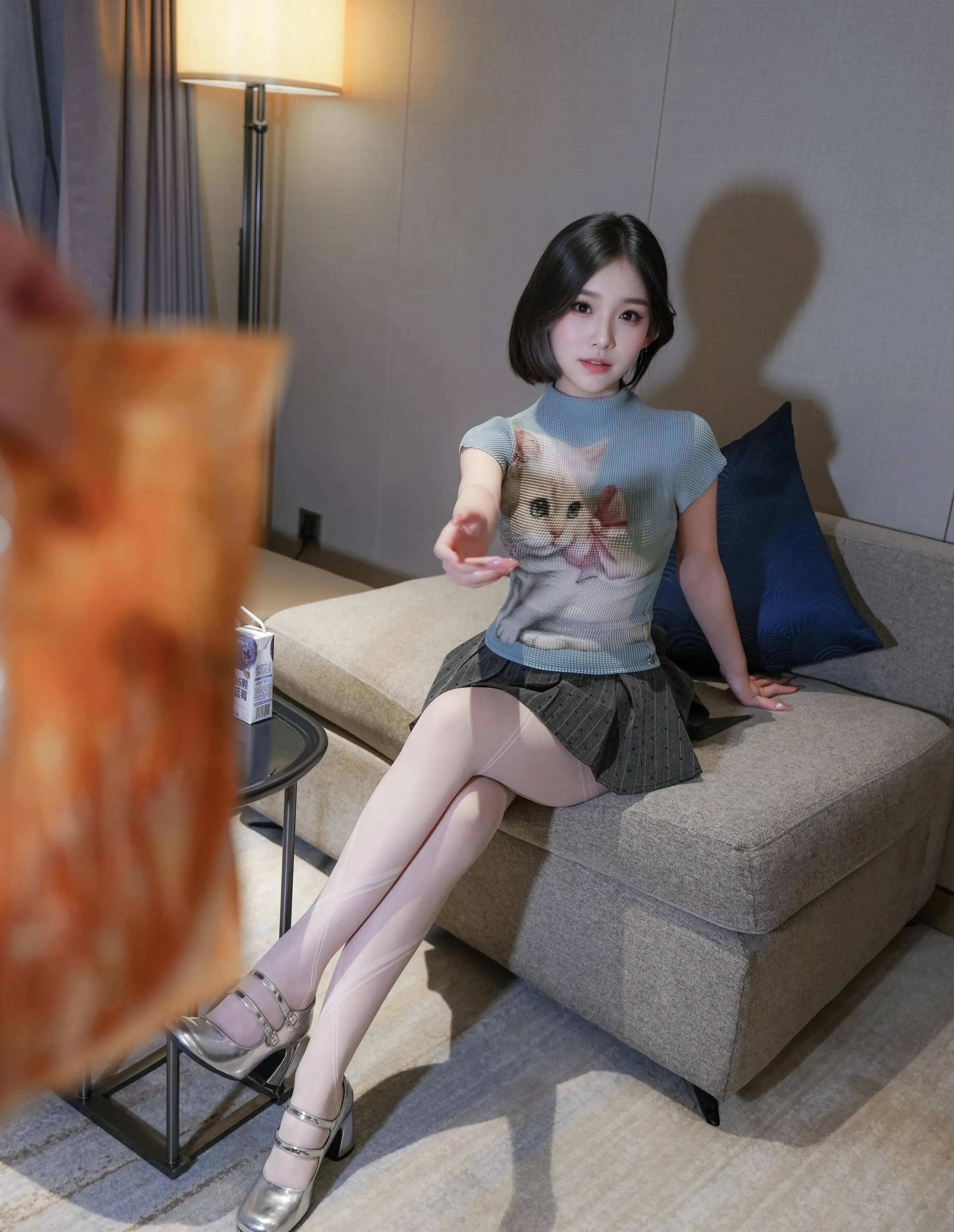 [XiuRen秀人网] 2025.09.30 No.10830 汁汁 灰色短裙 白色丝袜 性感写真 [70+1P]