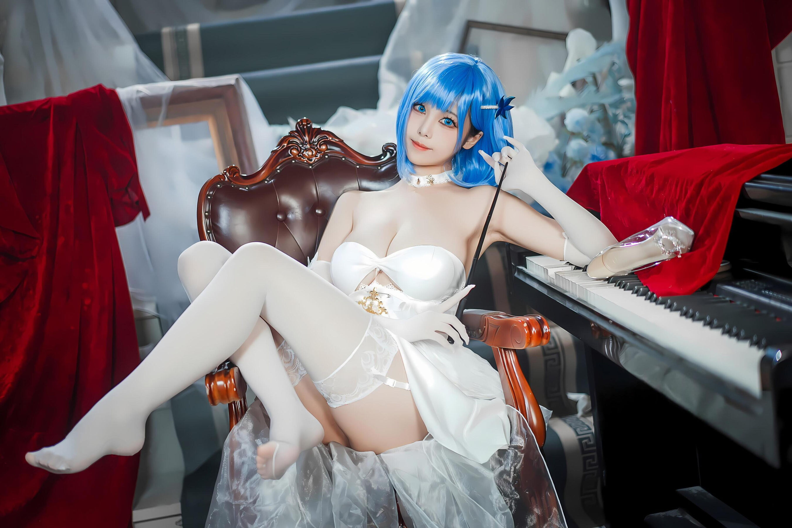 [COSPLAY]蜜汁猫裘 – 碧蓝航线 恰巴耶夫白骑兵