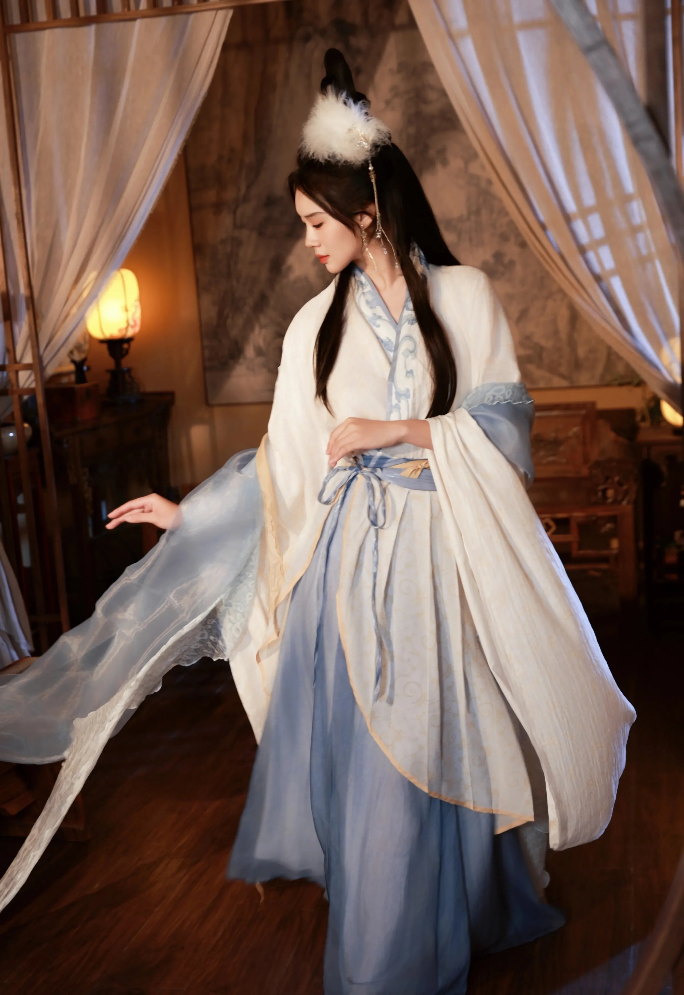 [XiuRen秀人网] 2025.09.30 No.10835 南乔 性感汉服 中秋主题 性感写真 [76+1P]