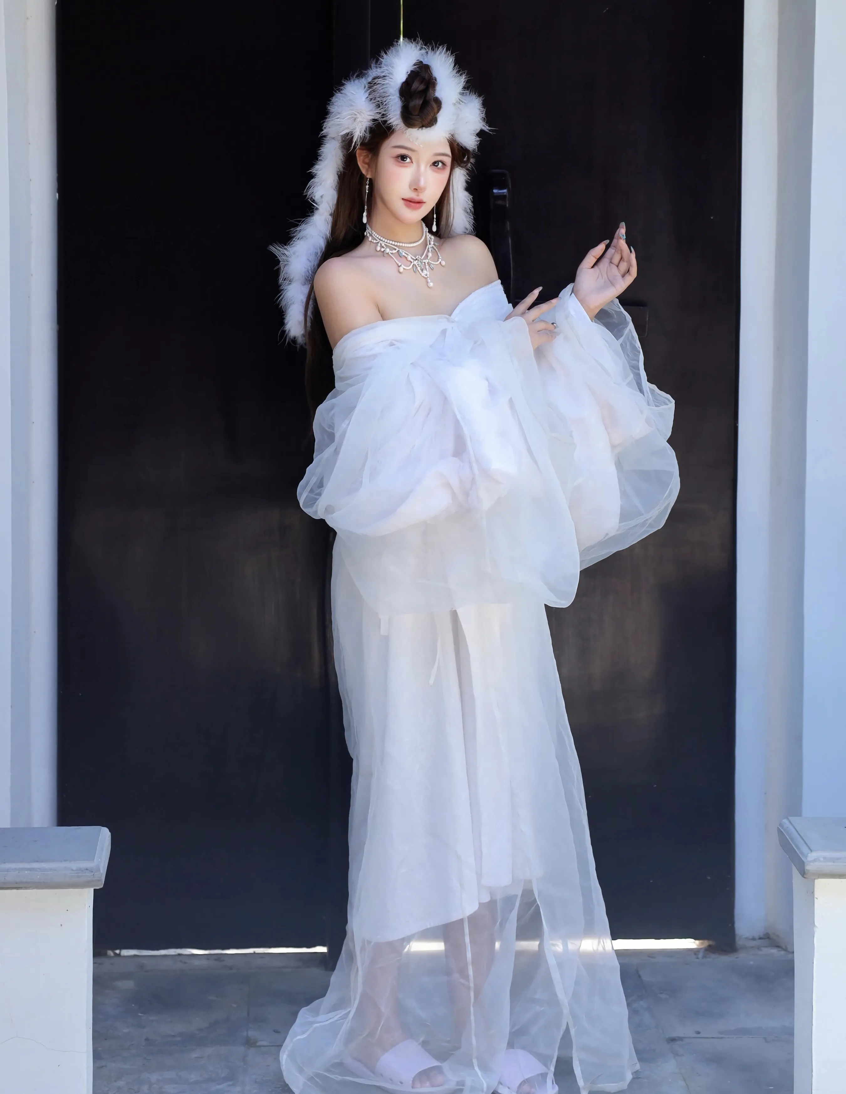 [XiuRen秀人网] 2025.10.09 No.10843 金允希Yuki 白色锦毛鼠装扮 性感写真 [78+1P]