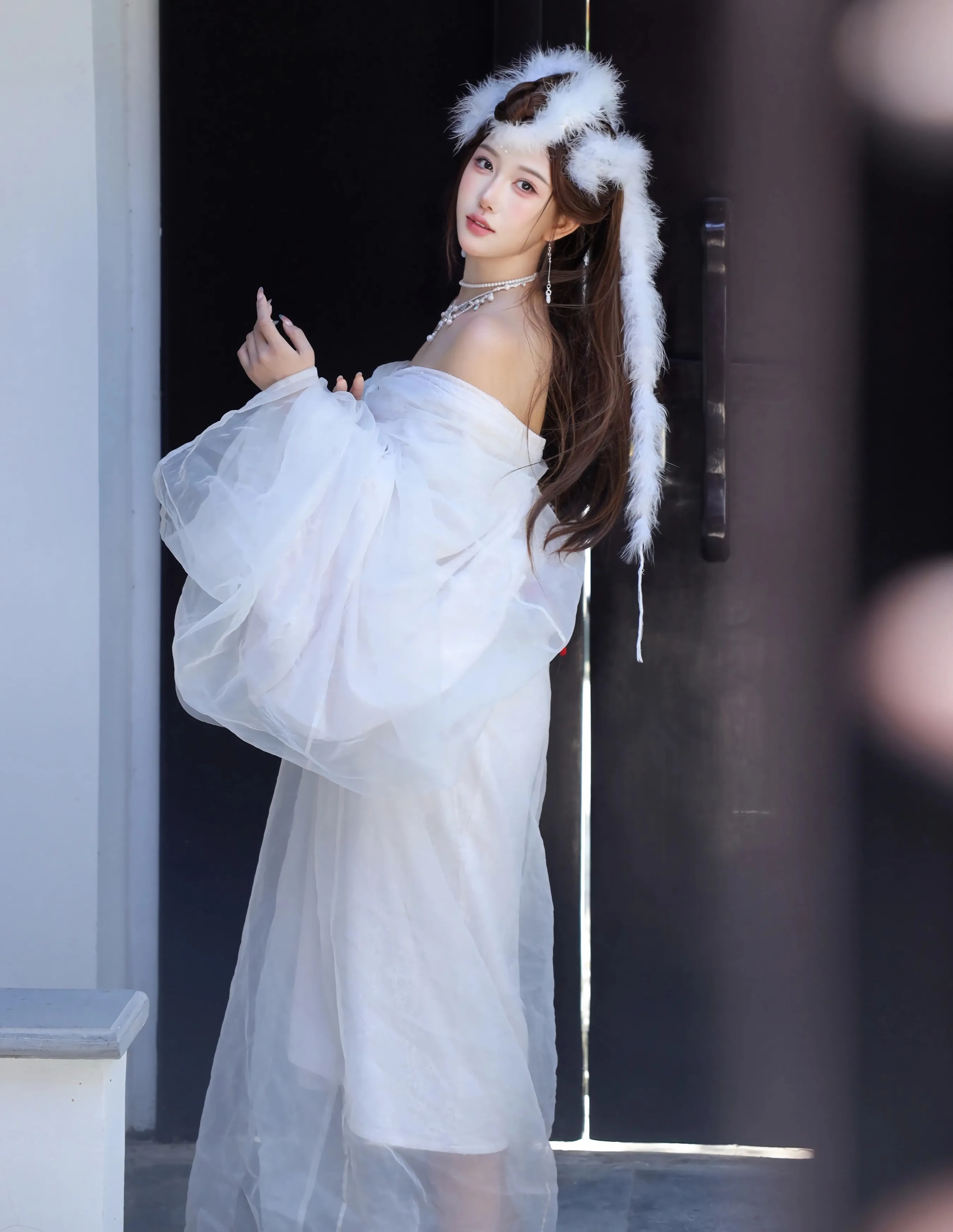 [XiuRen秀人网] 2025.10.09 No.10843 金允希Yuki 白色锦毛鼠装扮 性感写真 [78+1P]