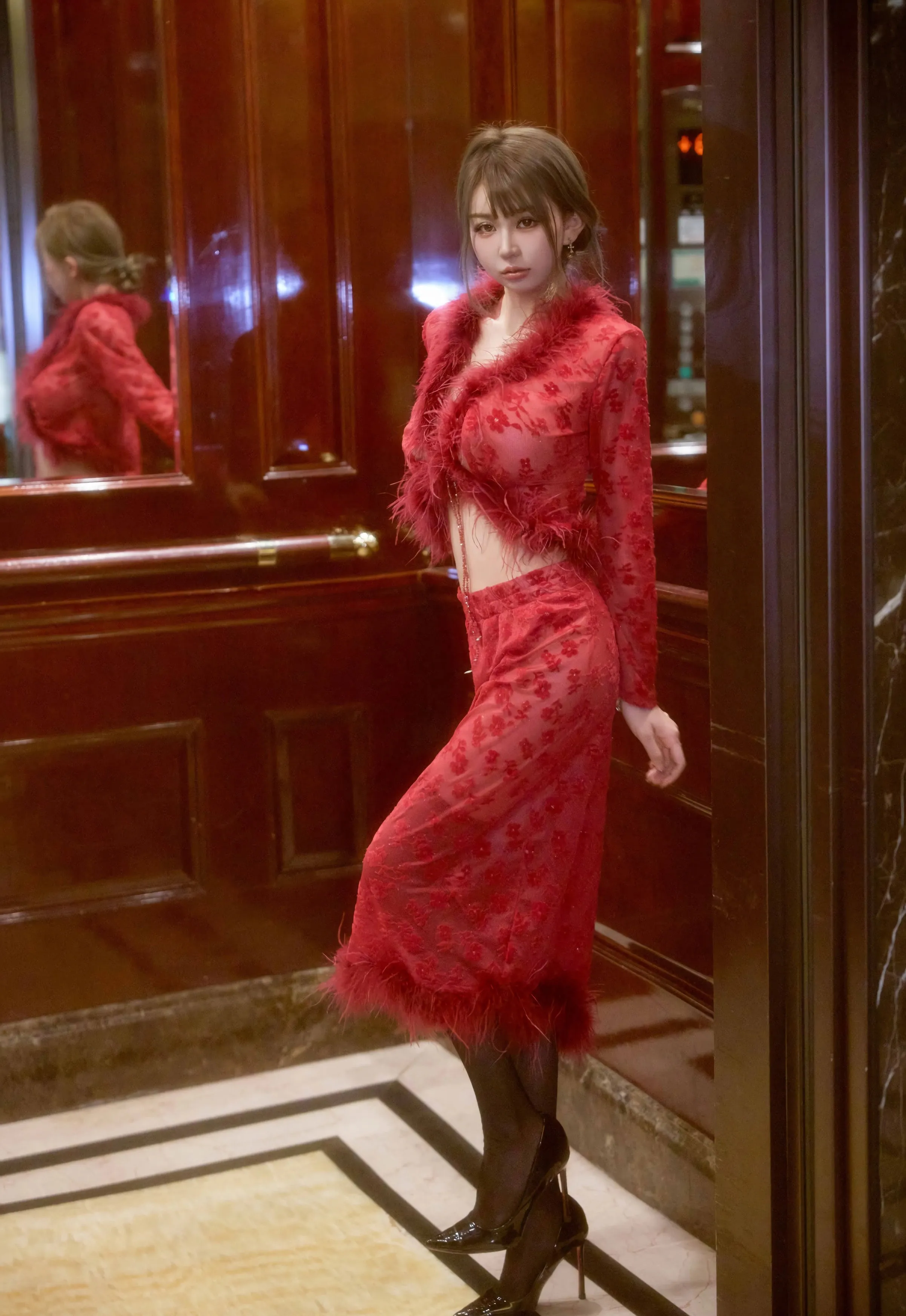 [XiuRen秀人网] 2025.10.10 No.10848 Zoe柚柚 红色复古服饰 性感写真 [52+1P]