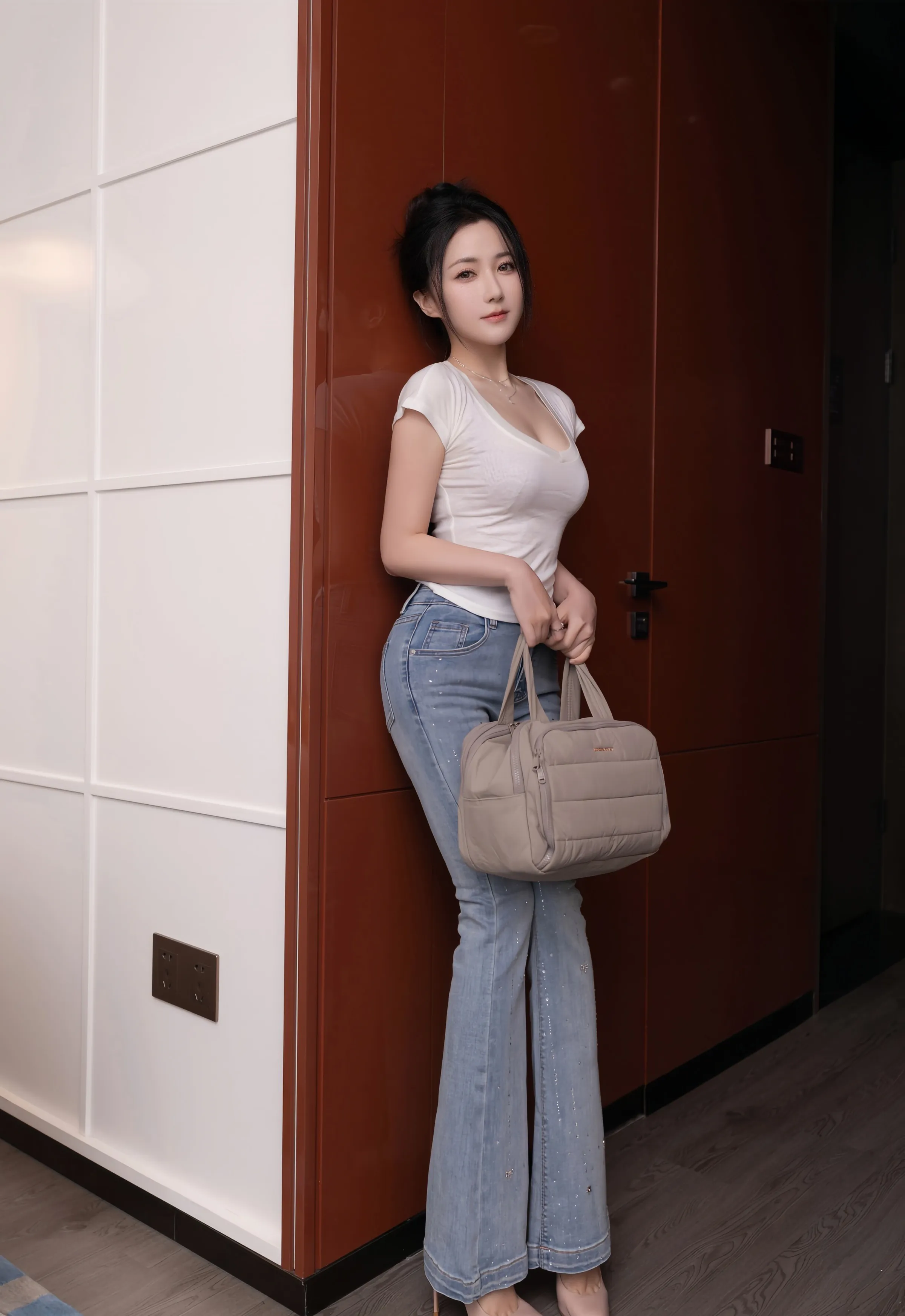 [XiuRen秀人网] 2025.10.11 No.10858 鱼子酱Fish 暖灰色蕾丝服饰 性感写真 [76+1P]