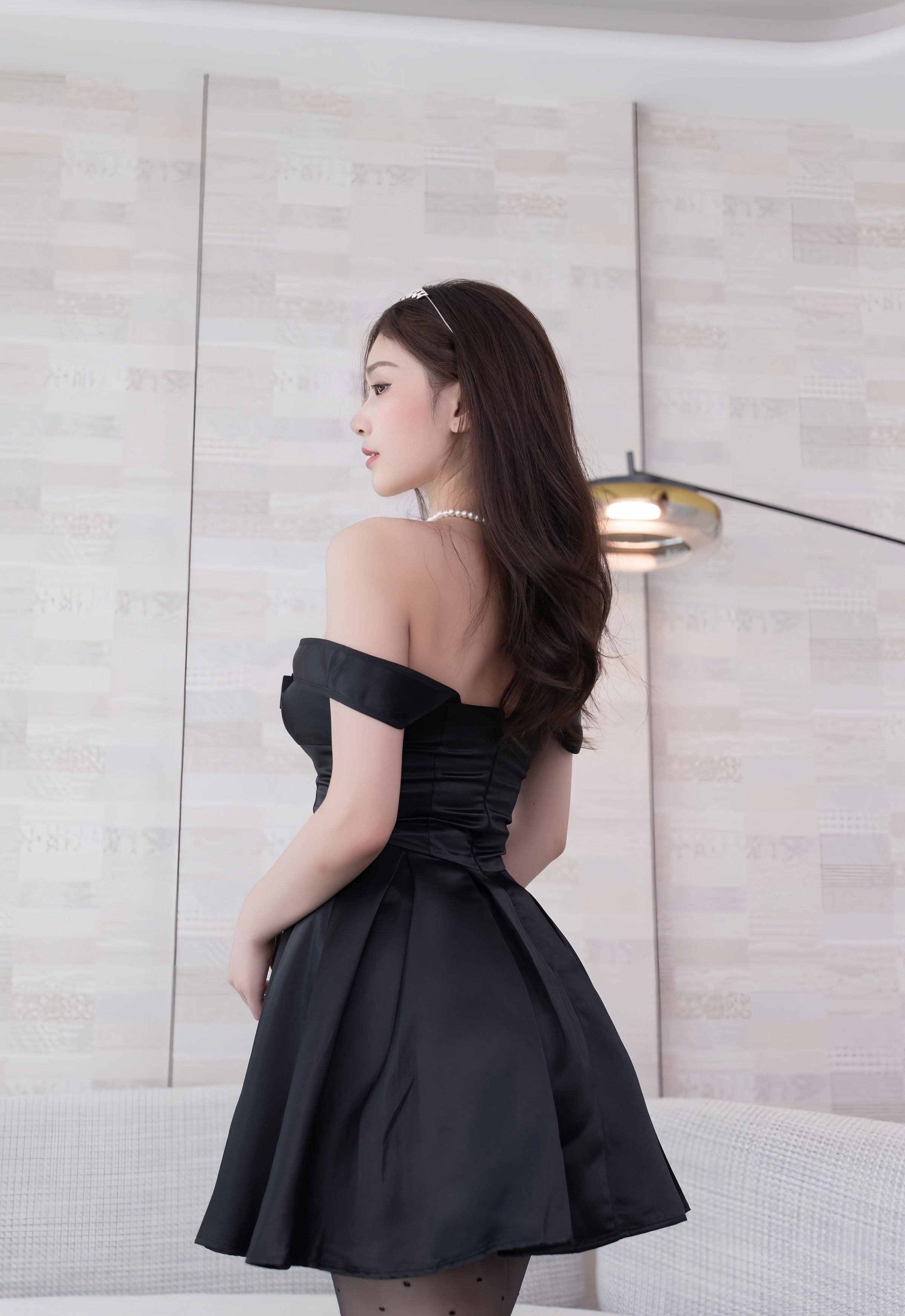 [XiuRen秀人网] 2025.10.16 No.10878 刘婷婷 黑色连衣短裙 性感写真 [71+1P]