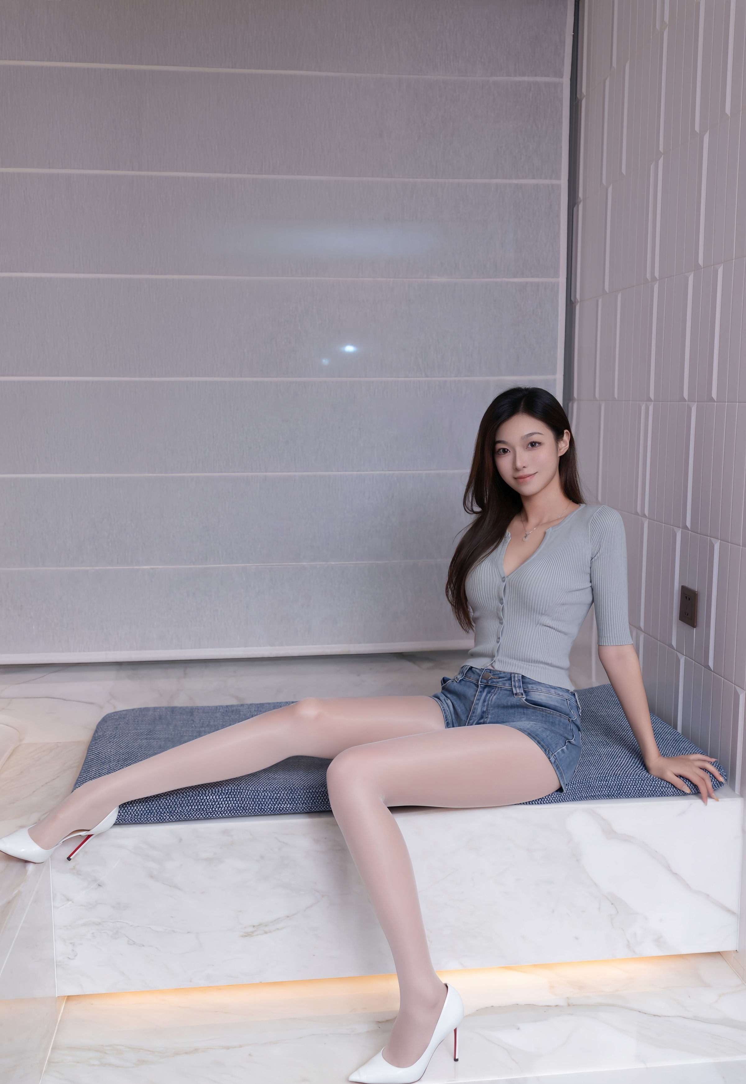 [XiuRen秀人网] 2025.10.17 No.10881 kiki柚柚 蓝色超短牛仔裤 性感写真 [80+1P]