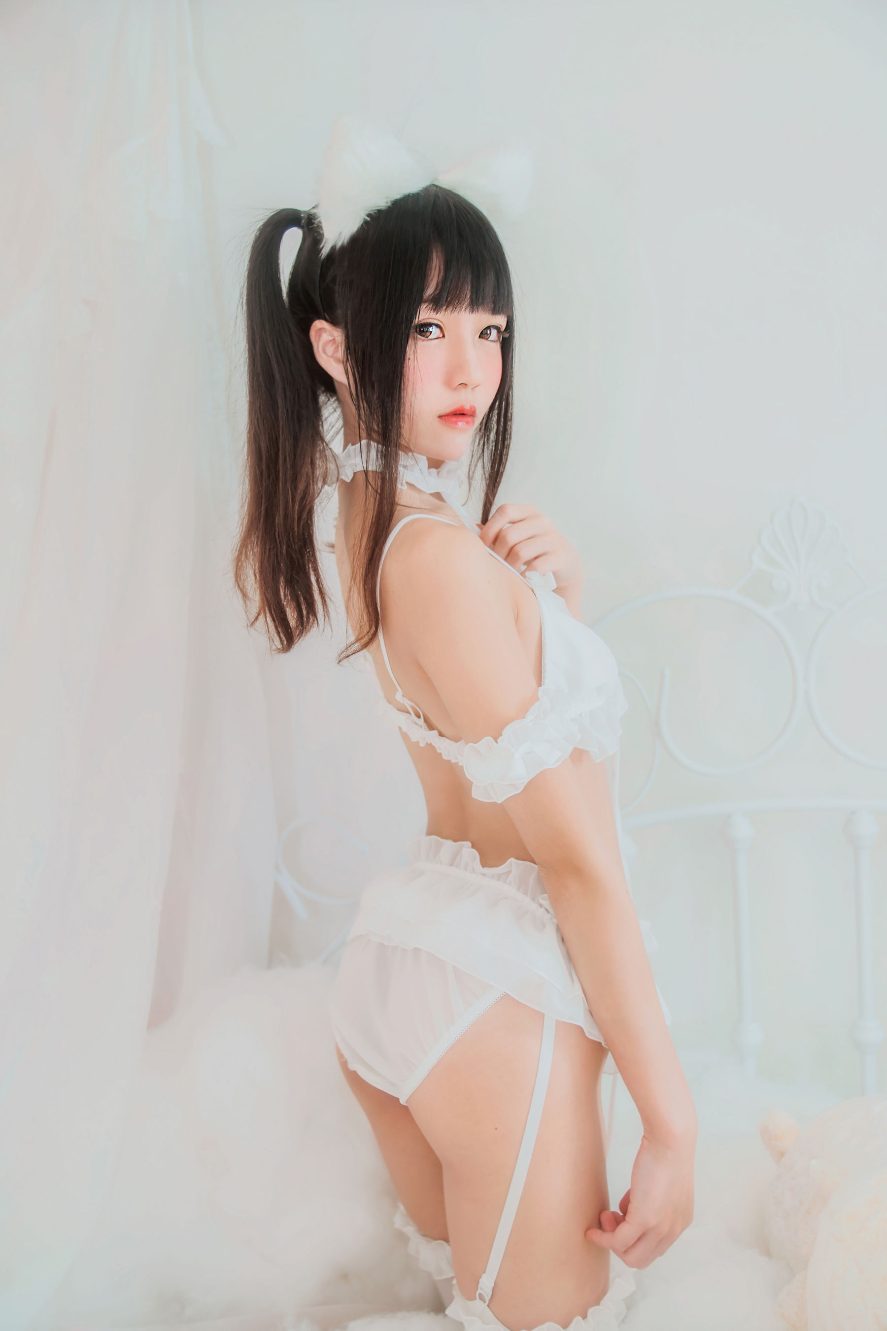 [COSPLAY] 桜桃喵 – 白猫