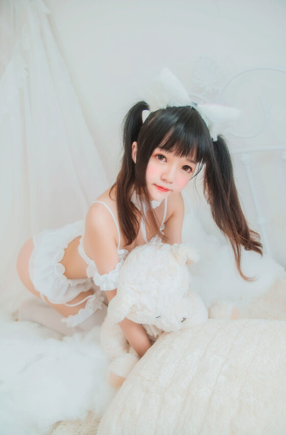 [COSPLAY] 桜桃喵 – 白猫